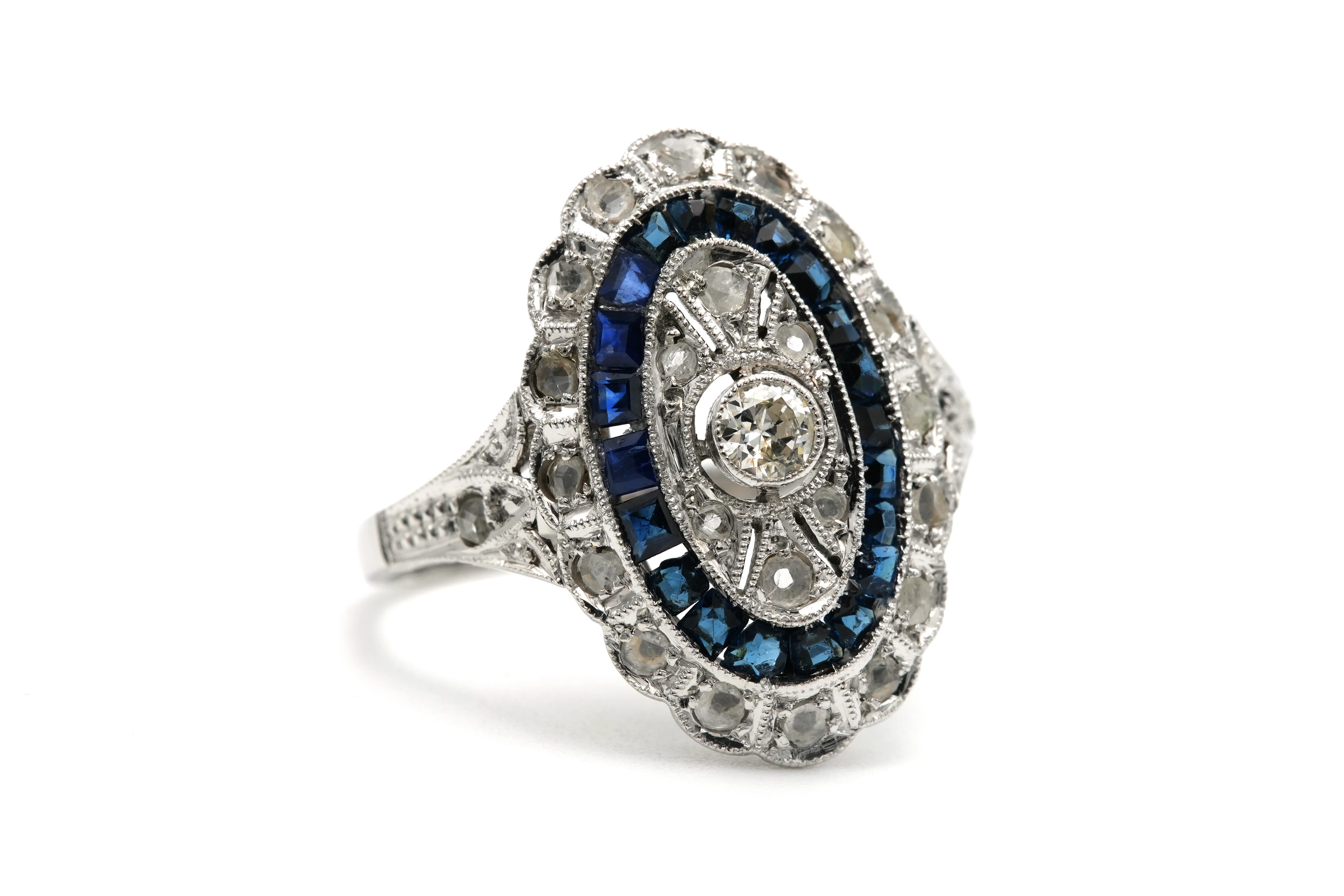 Bague Art Déco en or blanc 18 carats sertie de saphirs et d'un diamant "taille" brillant et de diamants "taille" rose - 6