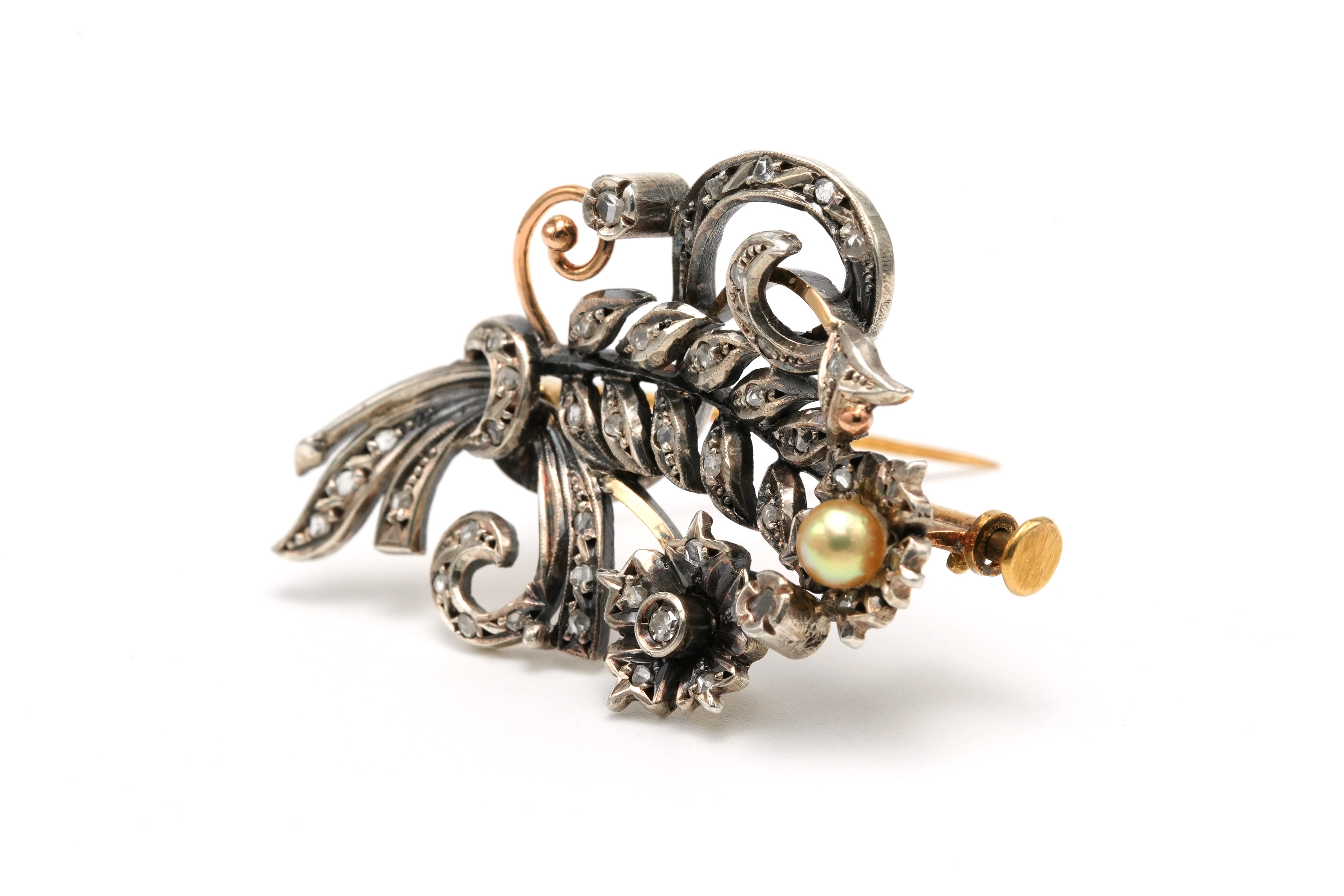 Broche Art Nouveau en or jaune 18 carats et argent sertie de diamants taille "rose" et d'une perle - 2