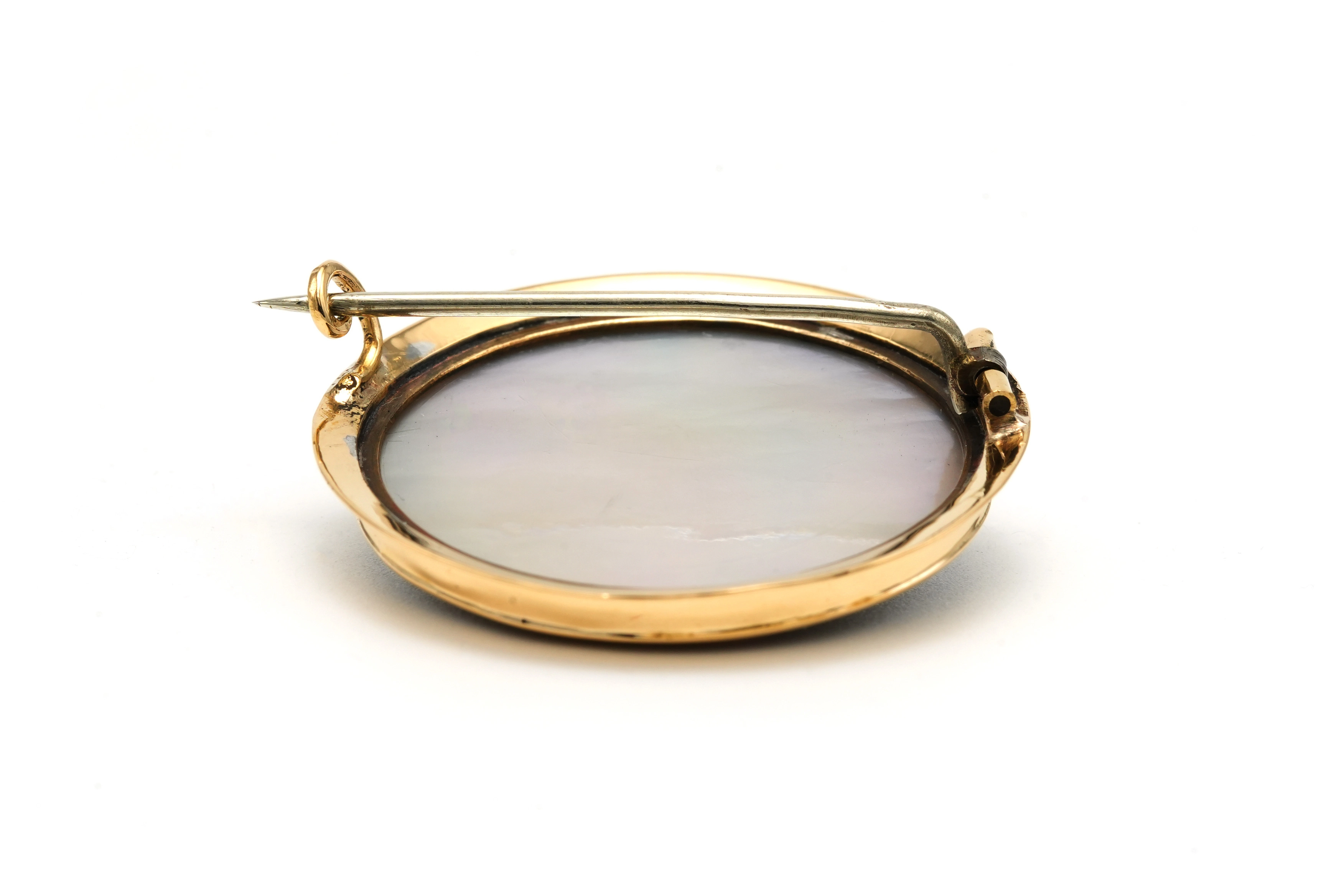 Broche Napoléon III en or jaune 18 carats sertie de porcelaine - 4