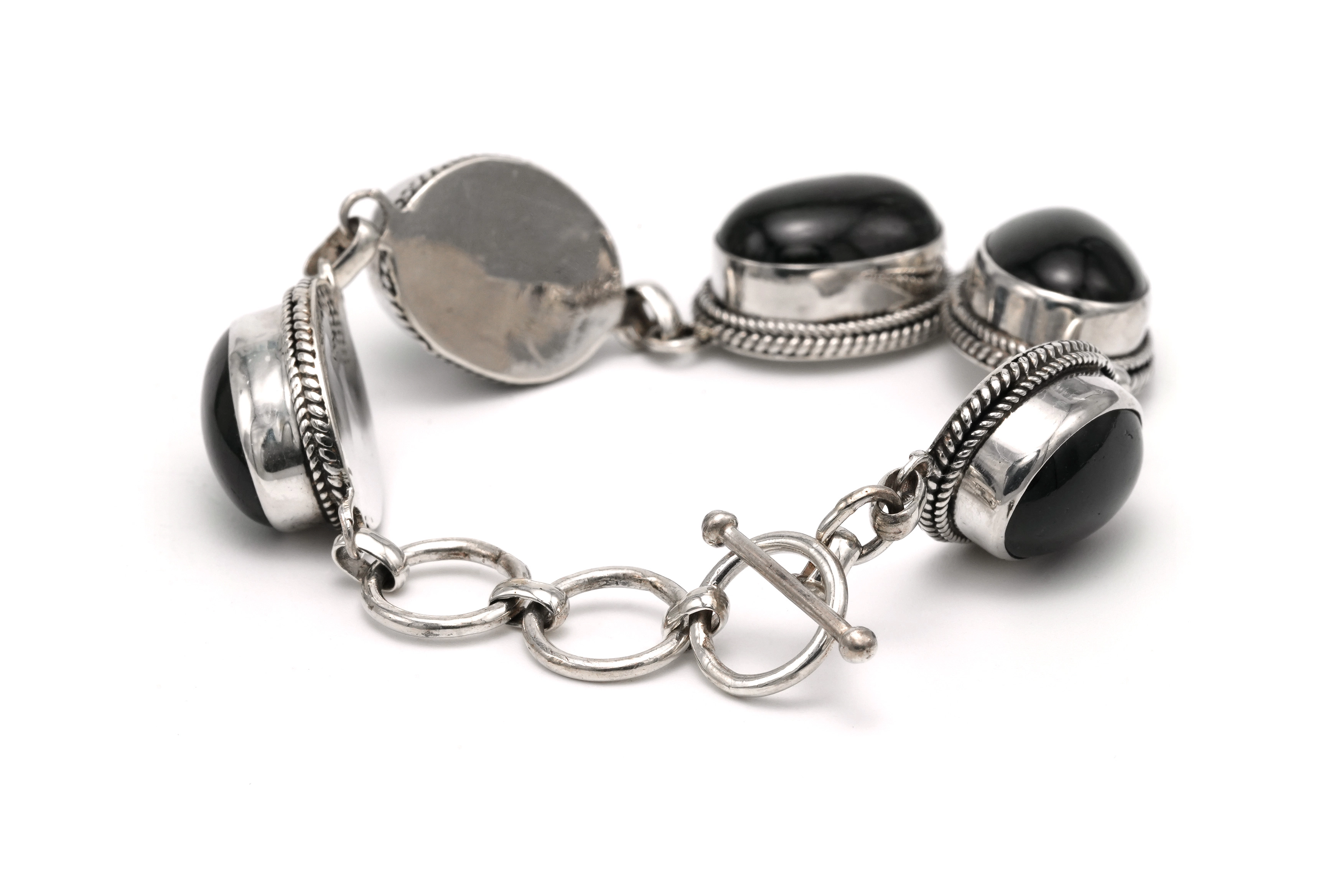 Bracelet contemporain en argent 925 serti d'hyperstènes - 1