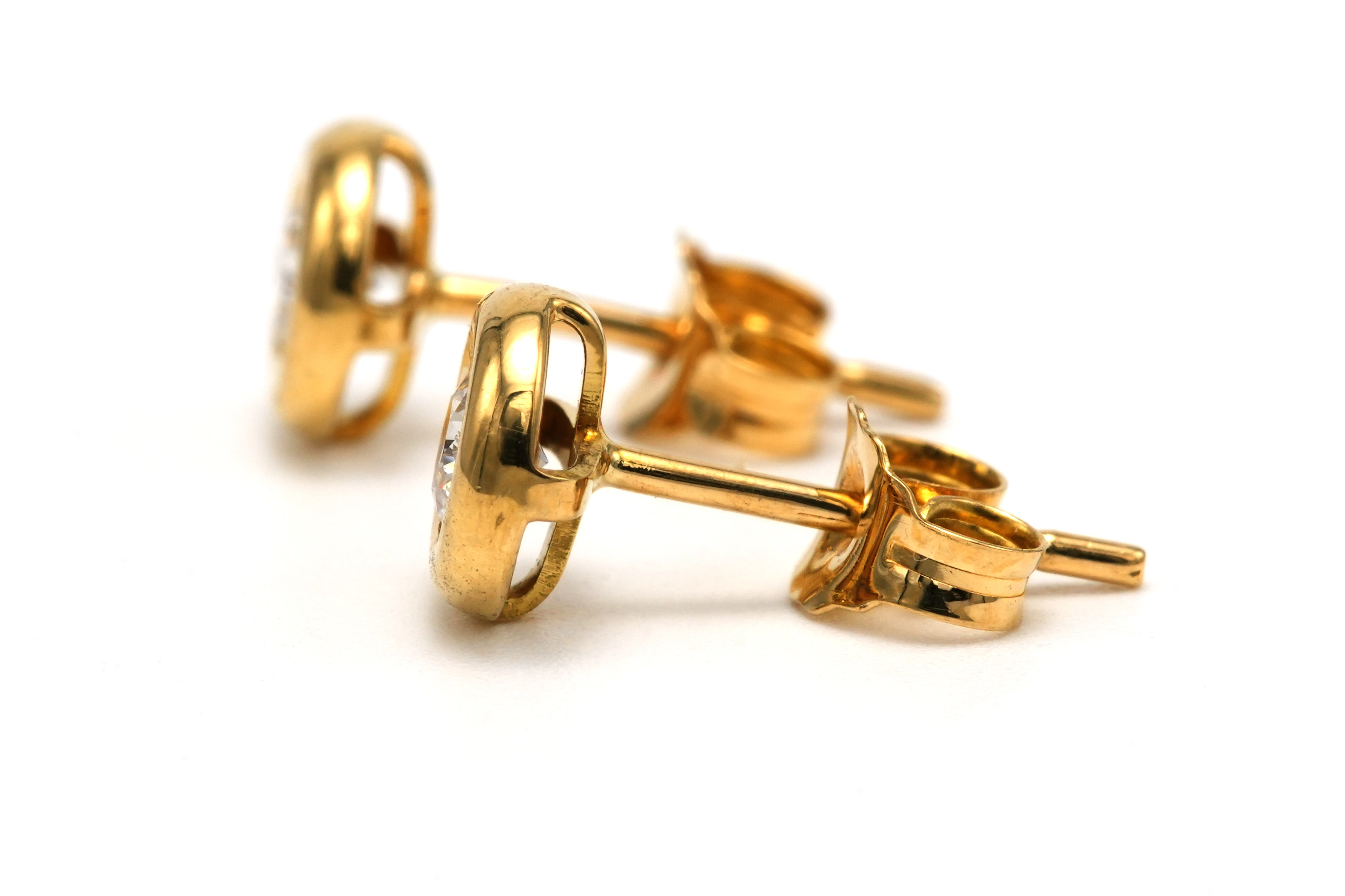 Boucles d'oreilles contemporaines en or jaune 18 carats serties de diamants - 2