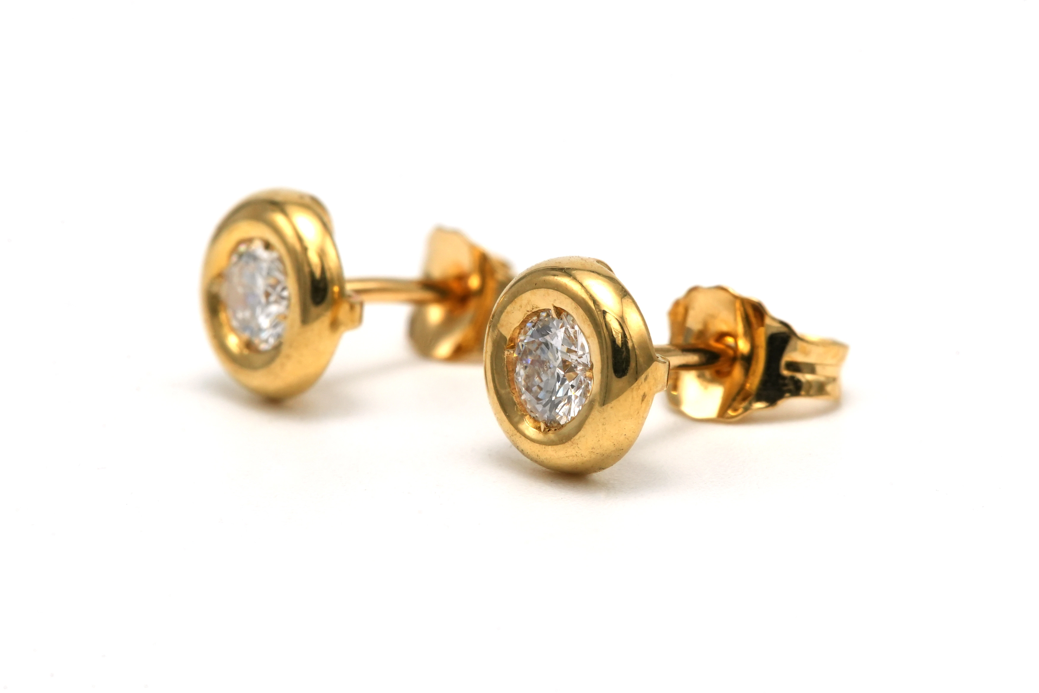 Boucles d'oreilles contemporaines en or jaune 18 carats serties de diamants - 6