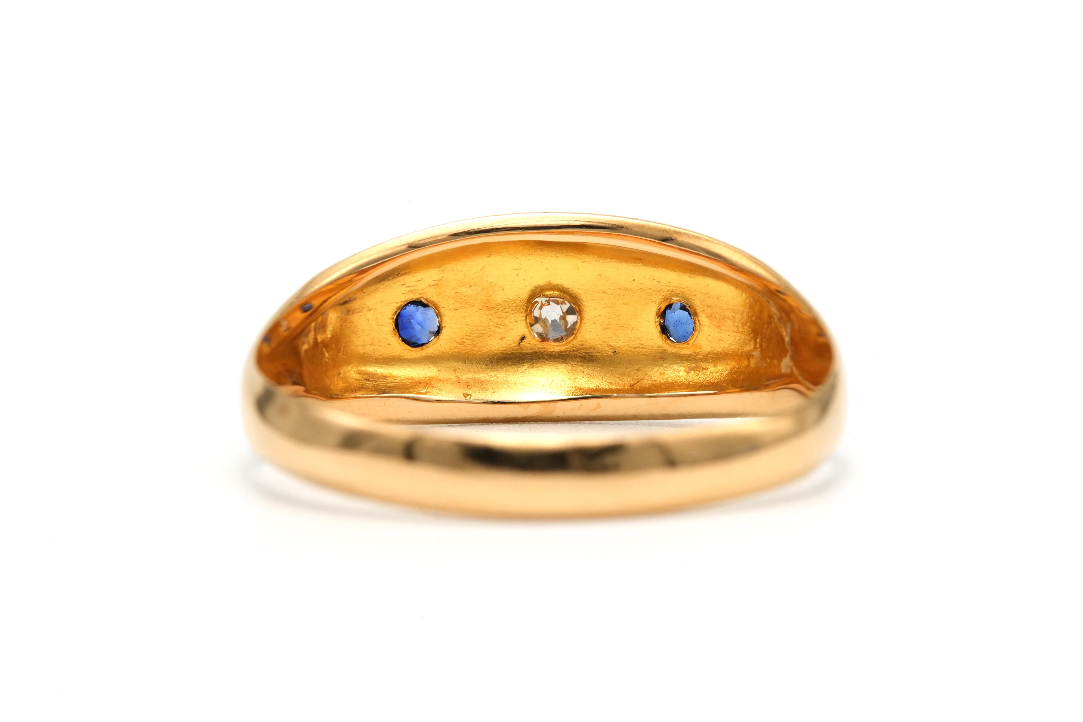 Bague Art Déco en or jaune 18 carats sertie d'un diamant taille "brillant" (+- 0.04ct) et de saphirs - 4