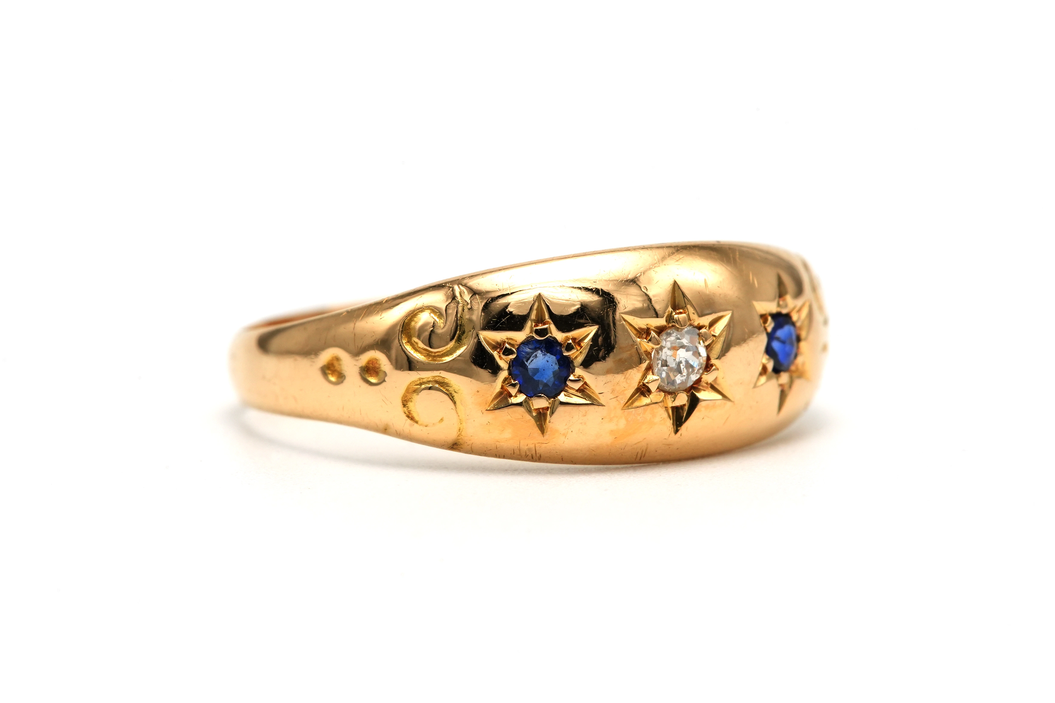 Bague Art Déco en or jaune 18 carats sertie d'un diamant taille "brillant" (+- 0.04ct) et de saphirs - 6