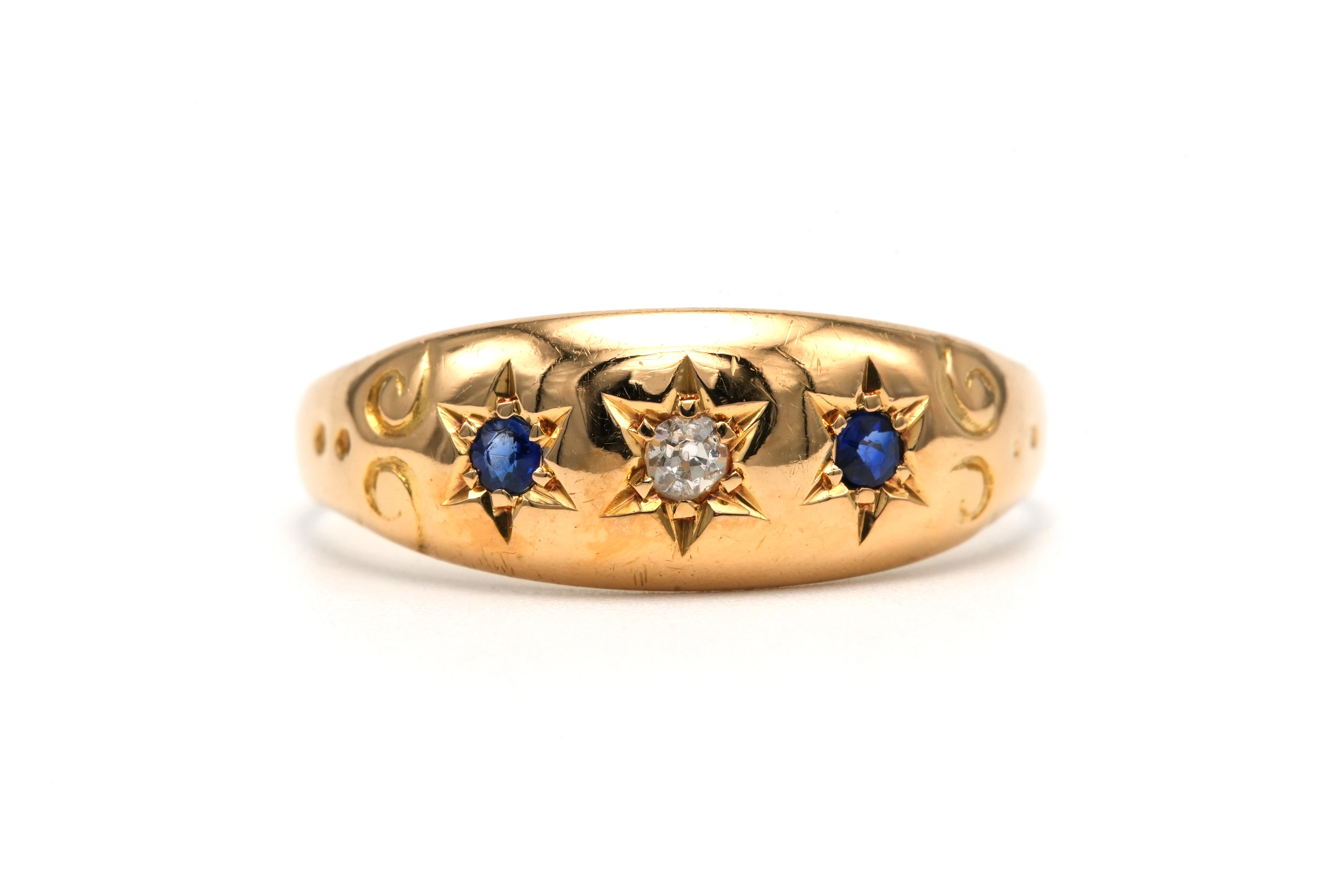 Bague Art Déco en or jaune 18 carats sertie d'un diamant taille "brillant" (+- 0.04ct) et de saphirs - 1