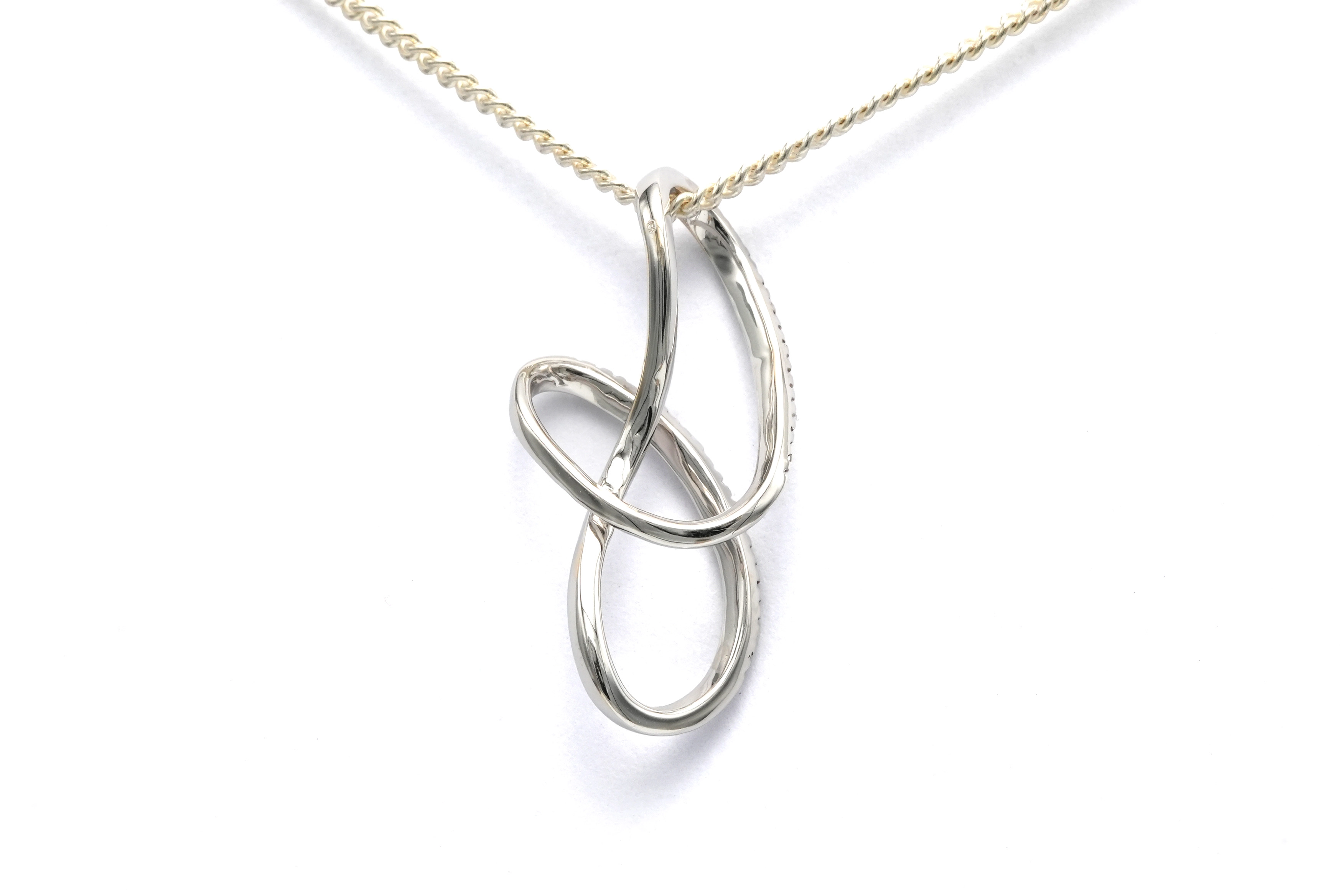 Pendentif contemporain en or blanc 18 carats serti de diamants taille "brillant" (+- 0.21ct) - 4