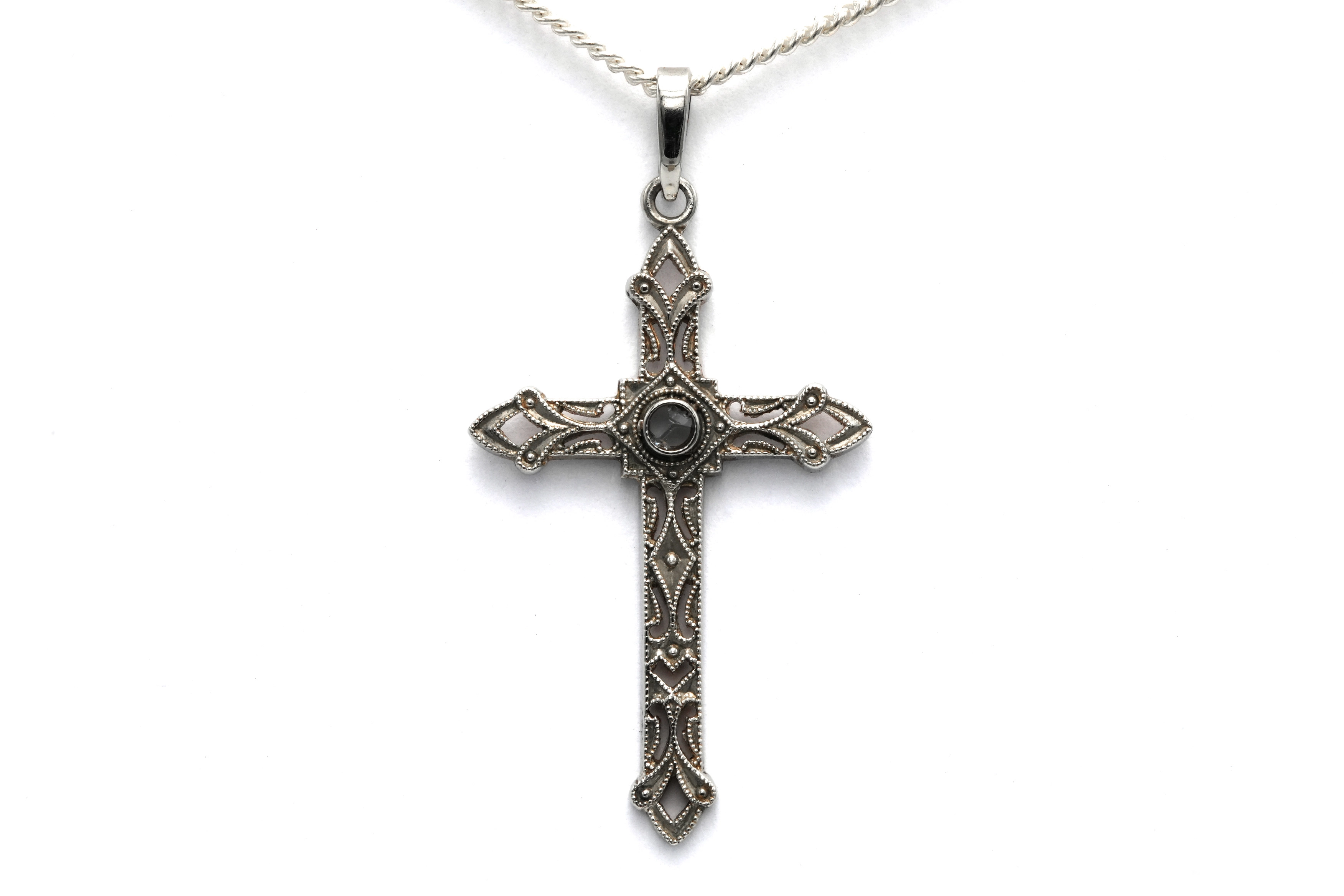 Pendentif contemporain en or blanc 9 carats serti de diamants taille "brillant" (+- ct) - 1