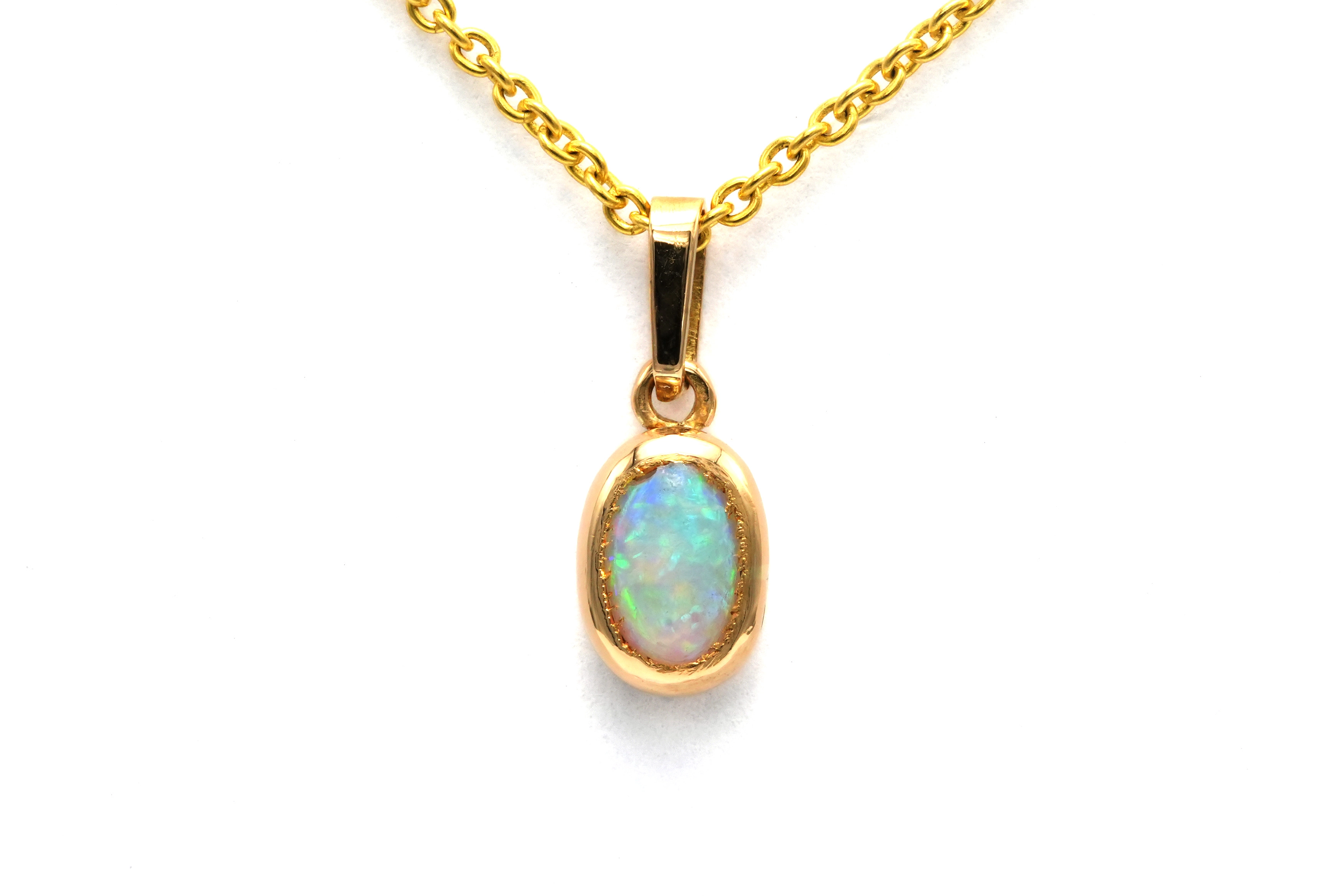 Pendentif contemporain en or jaune 18 carats serti d'une opale - 3