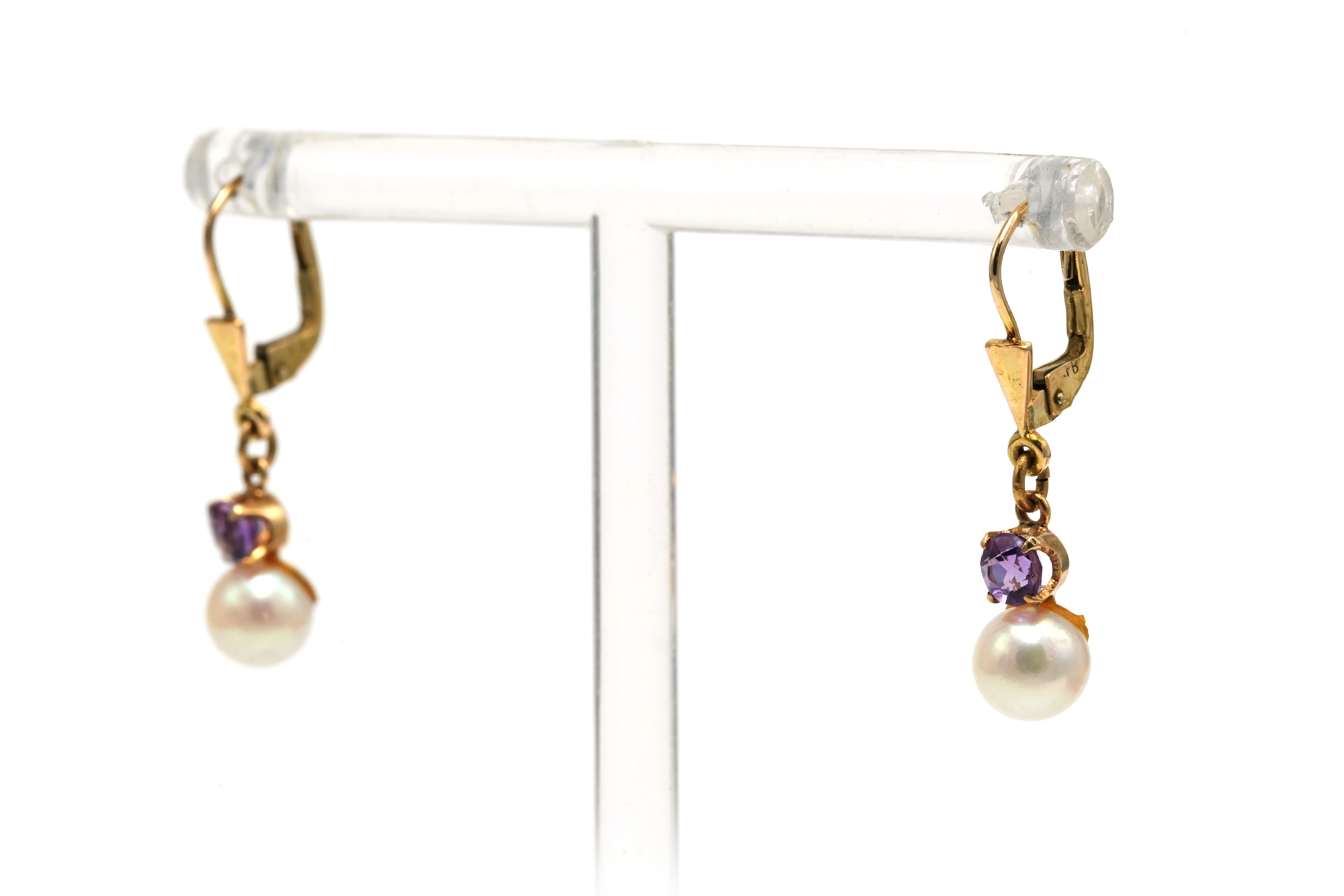 Boucles d'oreilles contemporaines en or jaune 8 carats serties de perles et d'améthystes - 2