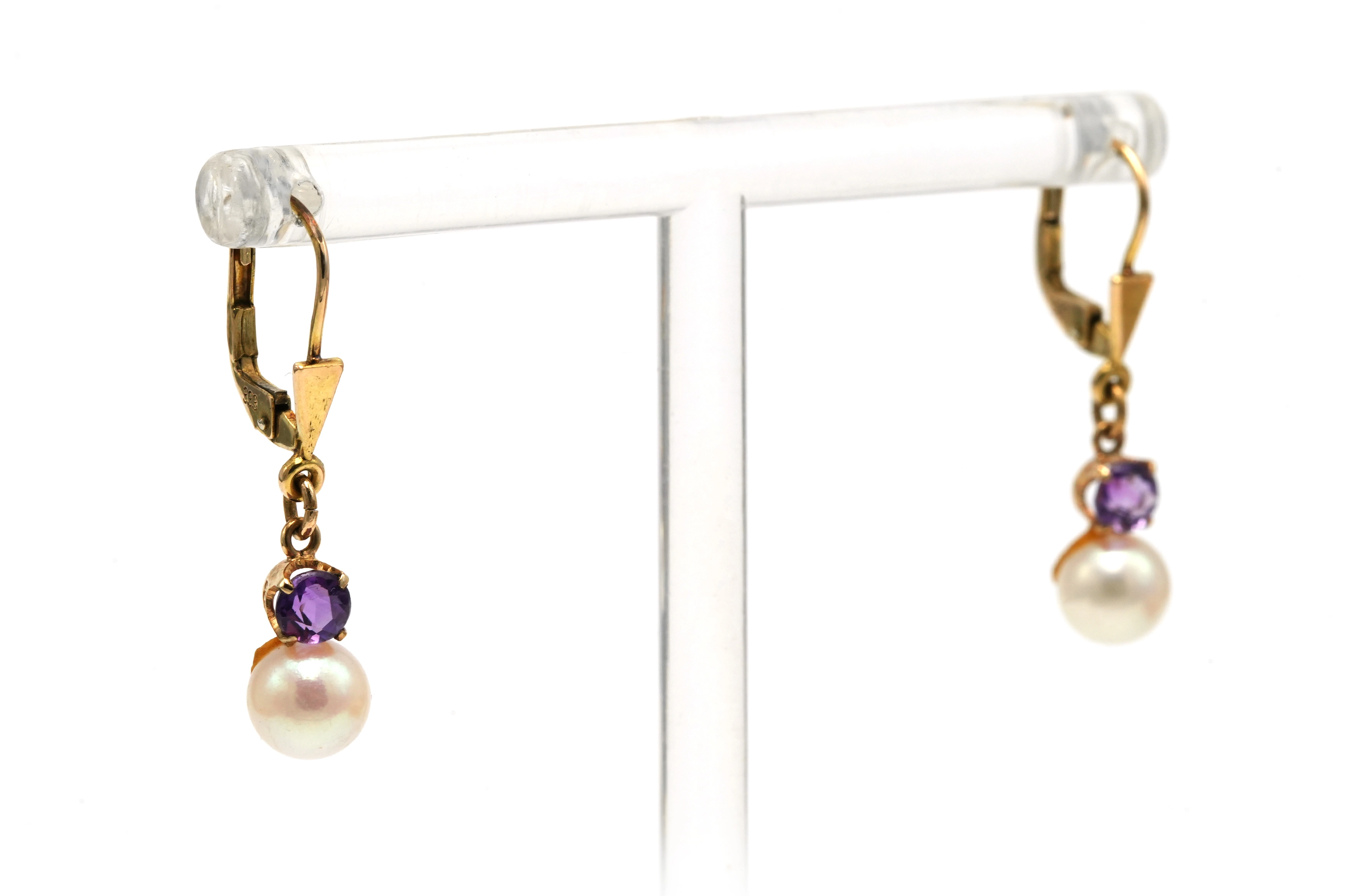 Boucles d'oreilles contemporaines en or jaune 8 carats serties de perles et d'améthystes - 5