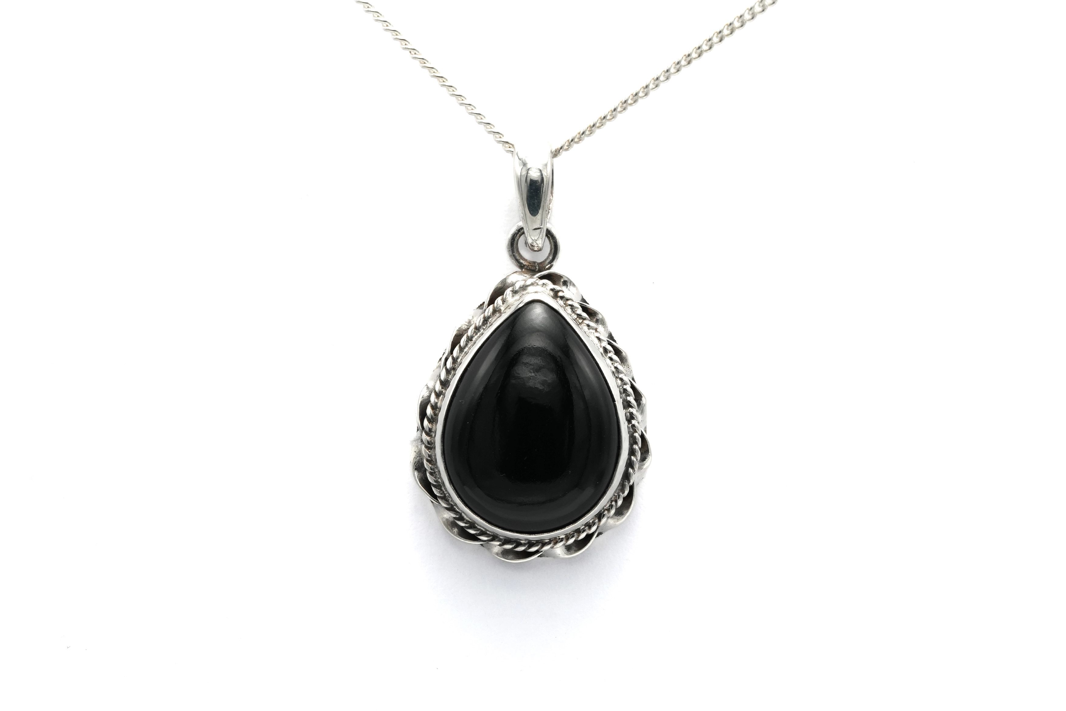 Pendentif contemporain en argent 925 serti d'une onyx - 1