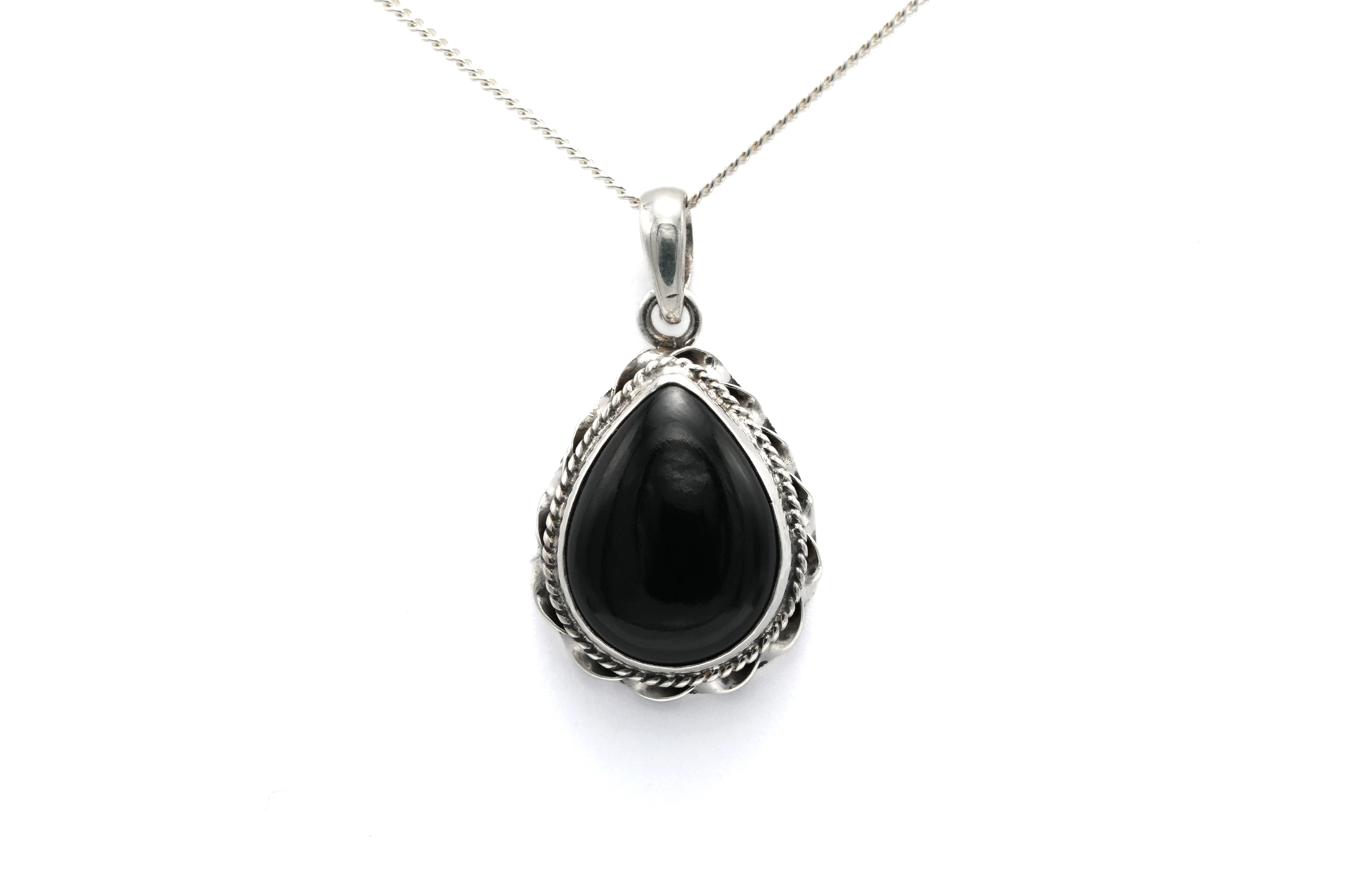 Pendentif contemporain en argent 925 serti d'une onyx - 1