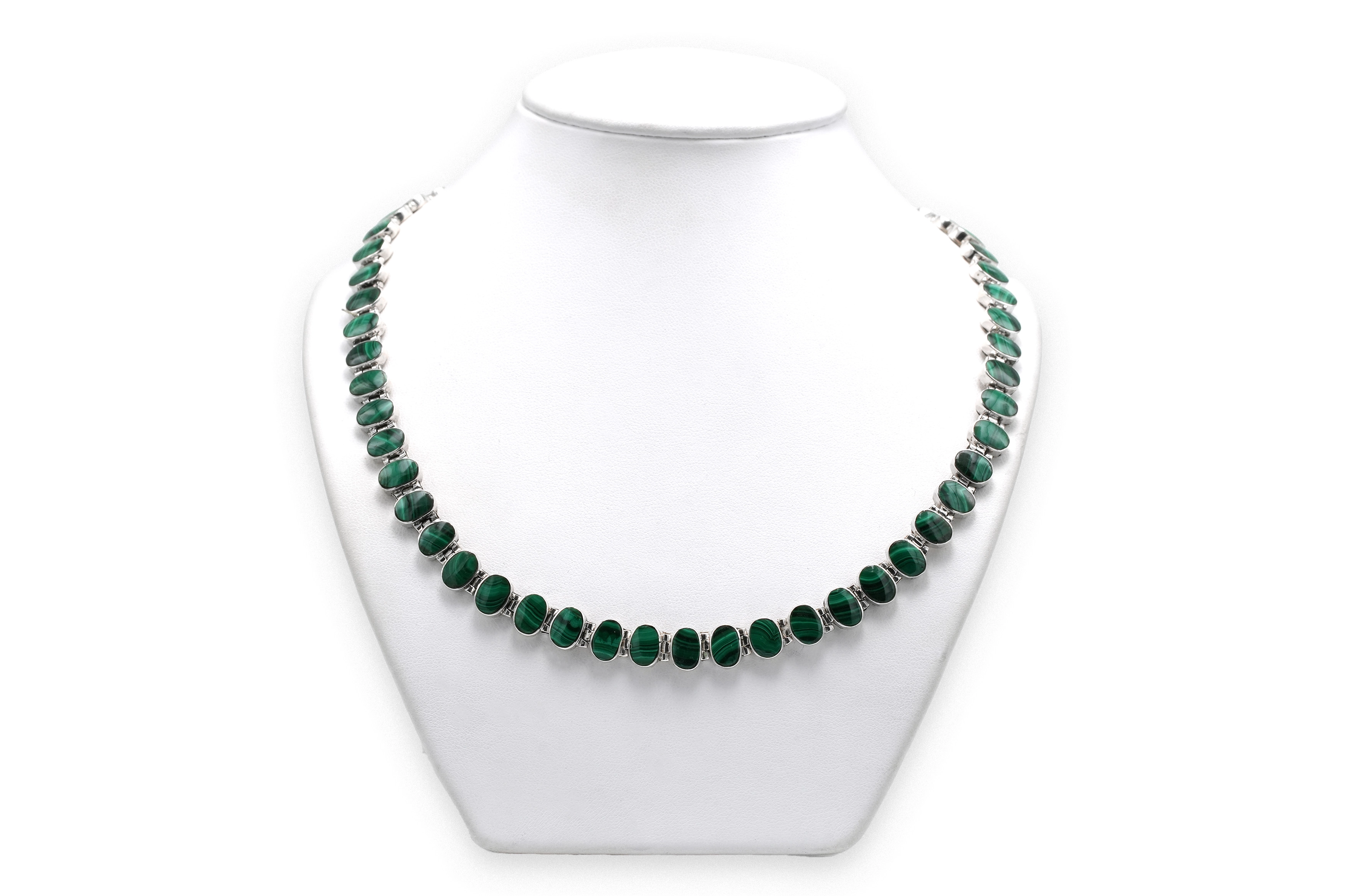 Collier contemporain en argent serti de malachites - 1