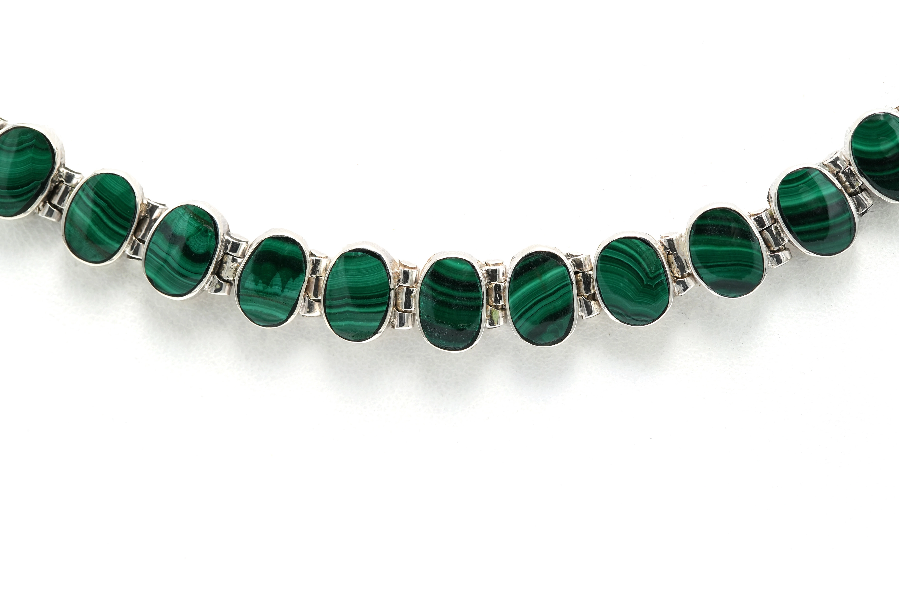 Collier contemporain en argent serti de malachites - 4