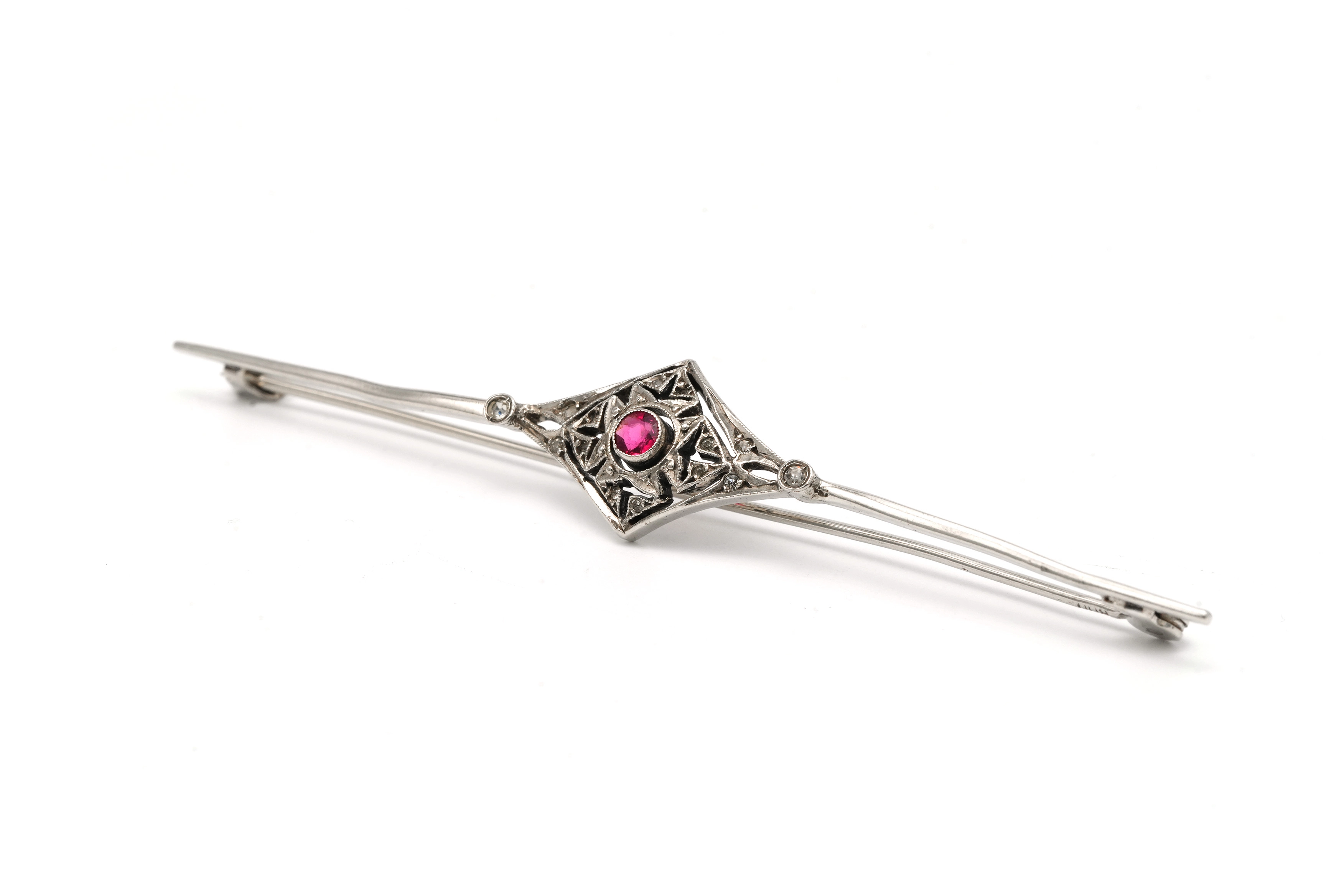 Broche Art Déco en argent 800 sertie d'un rubis et de marcassites - 2