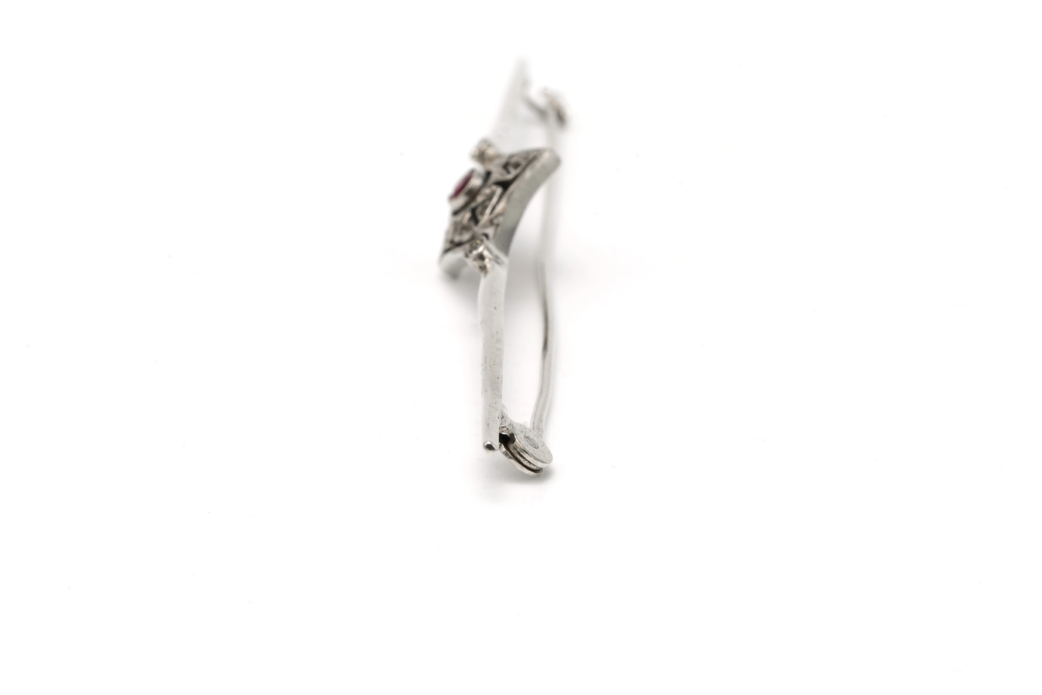Broche Art Déco en argent 800 sertie d'un rubis et de marcassites - 3