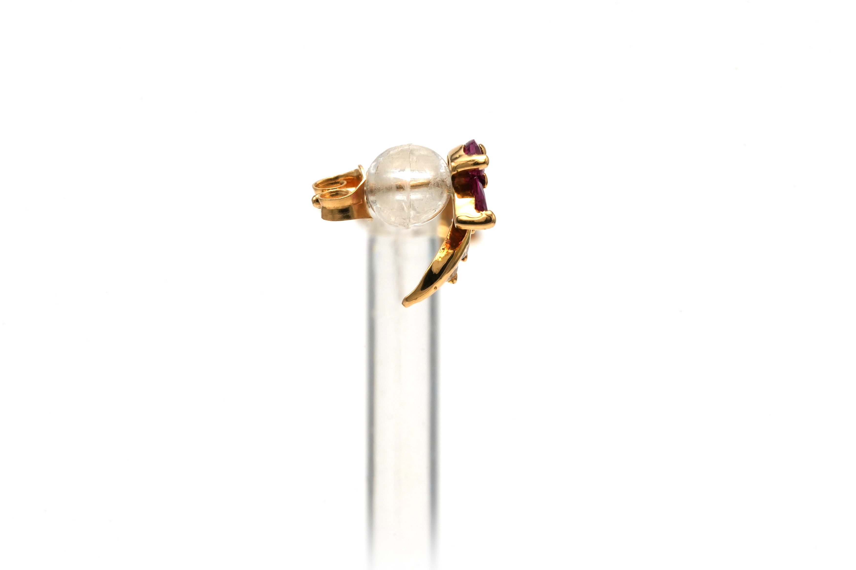 Boucles d'oreilles contemporaines en or jaune 18 carats serties de rubis et de diamants "taille" brillant (+-0.12 ct) - - 5