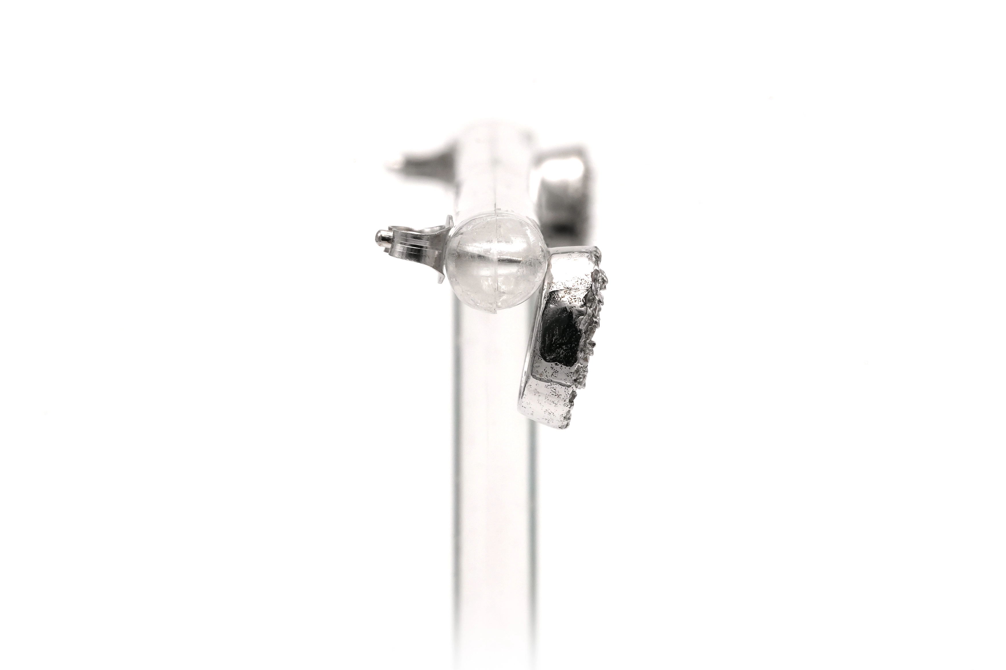 Boucles d'oreilles contemporaines en or blanc 18 carats serties de diamants taille "brillant" (+- 0.44ct) - 5