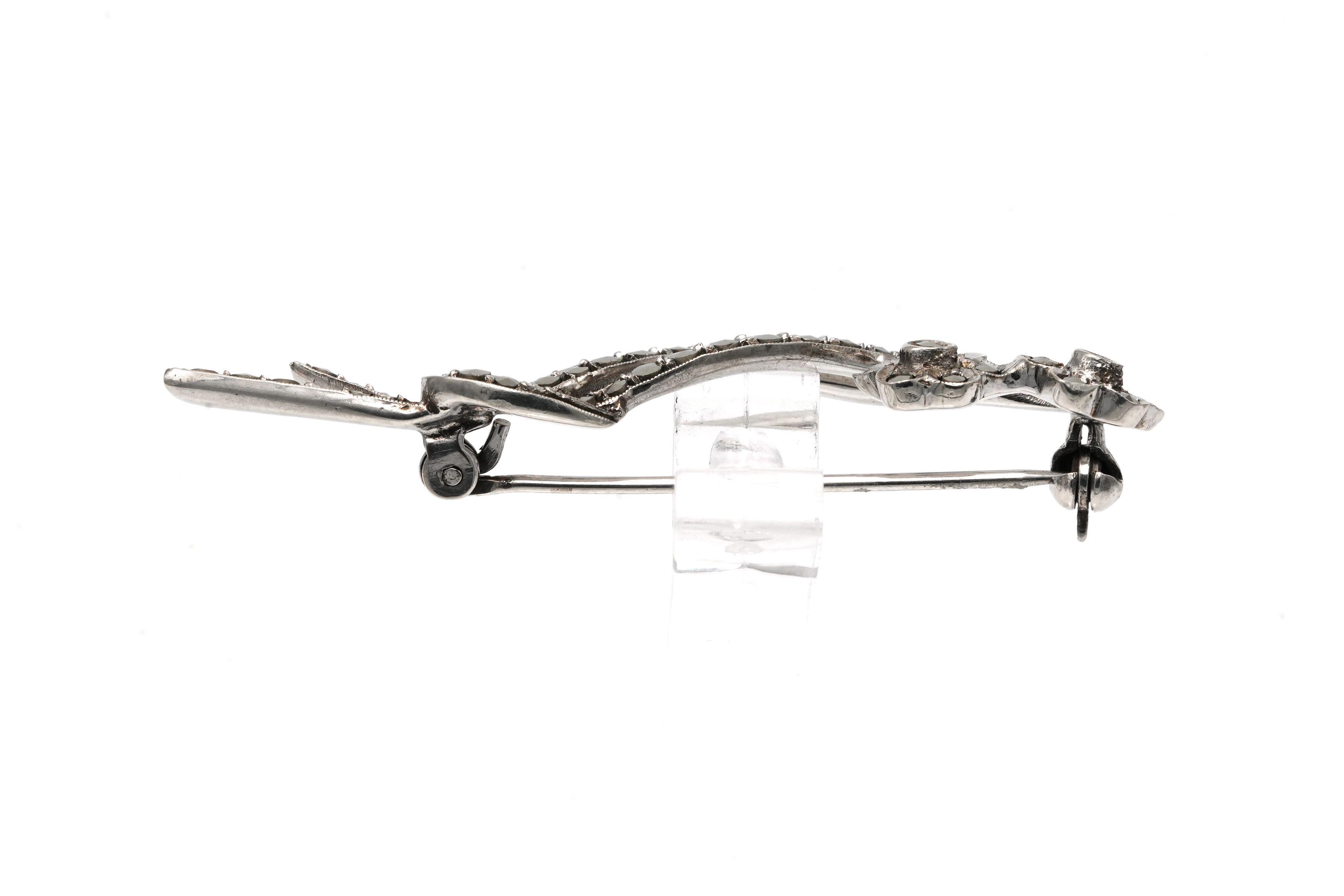 Broche Art Déco en argent 935 sertie de marcassites - 4