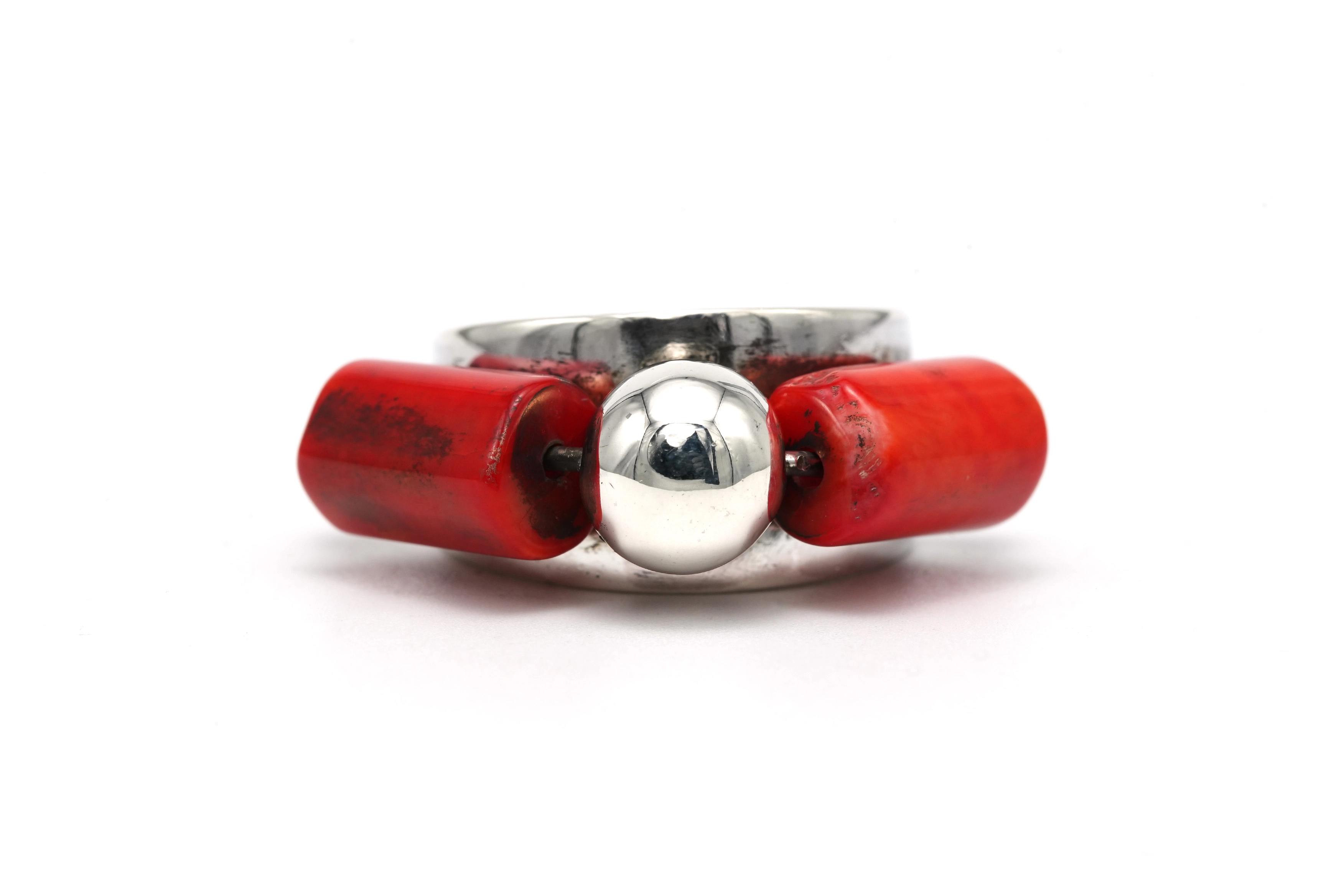 Bague Années 70 en argent 925 sertie de corail - 1
