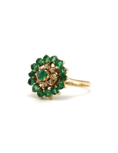 Bague contemporaine en or jaune 14 carats sertie d'émeraudes et de diamants "taille" brillant (+-0.06ct) - - 2