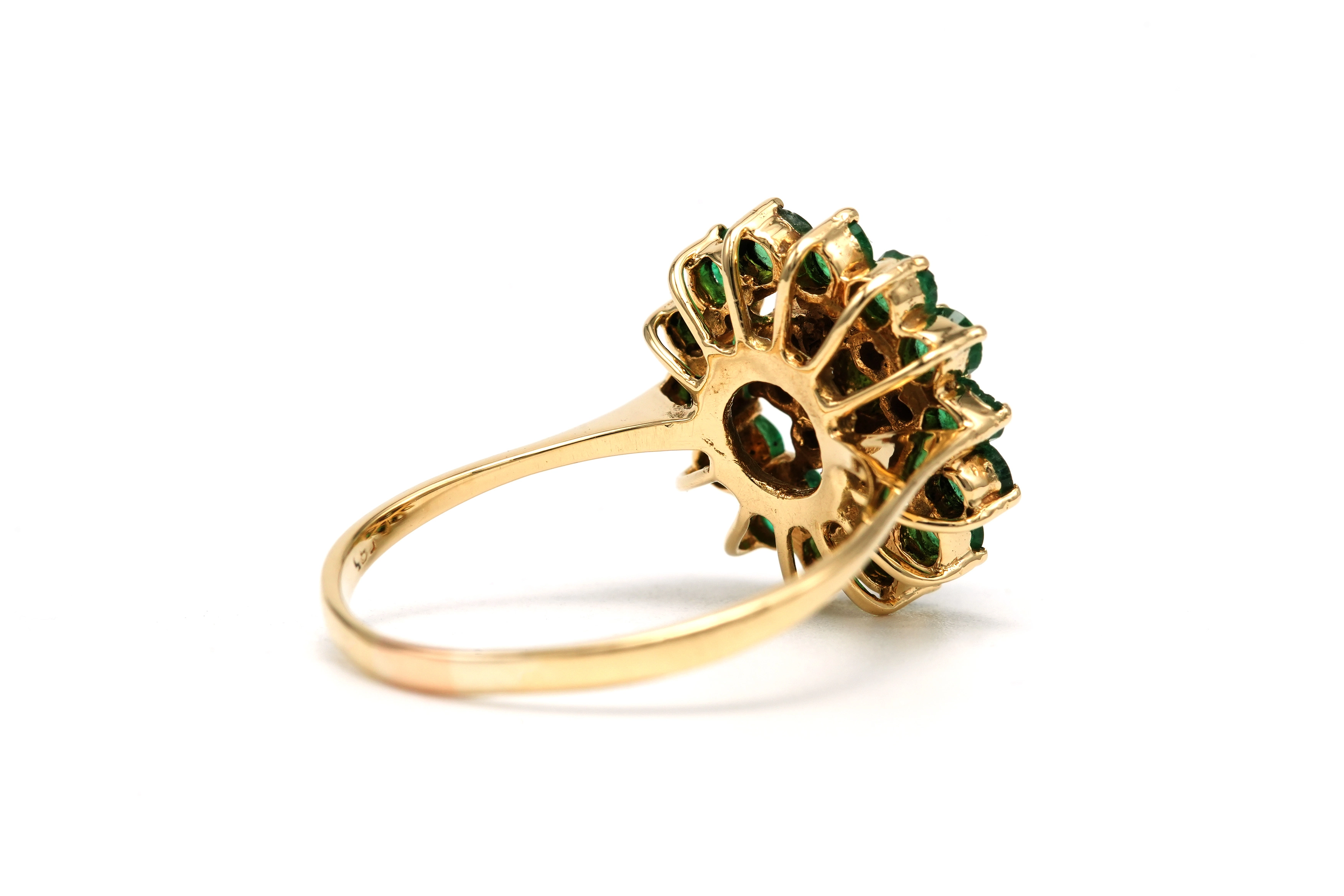 Bague contemporaine en or jaune 18 carats sertie d'émeraudes et de diamants "taille" brillant (+-0.06ct) - 5