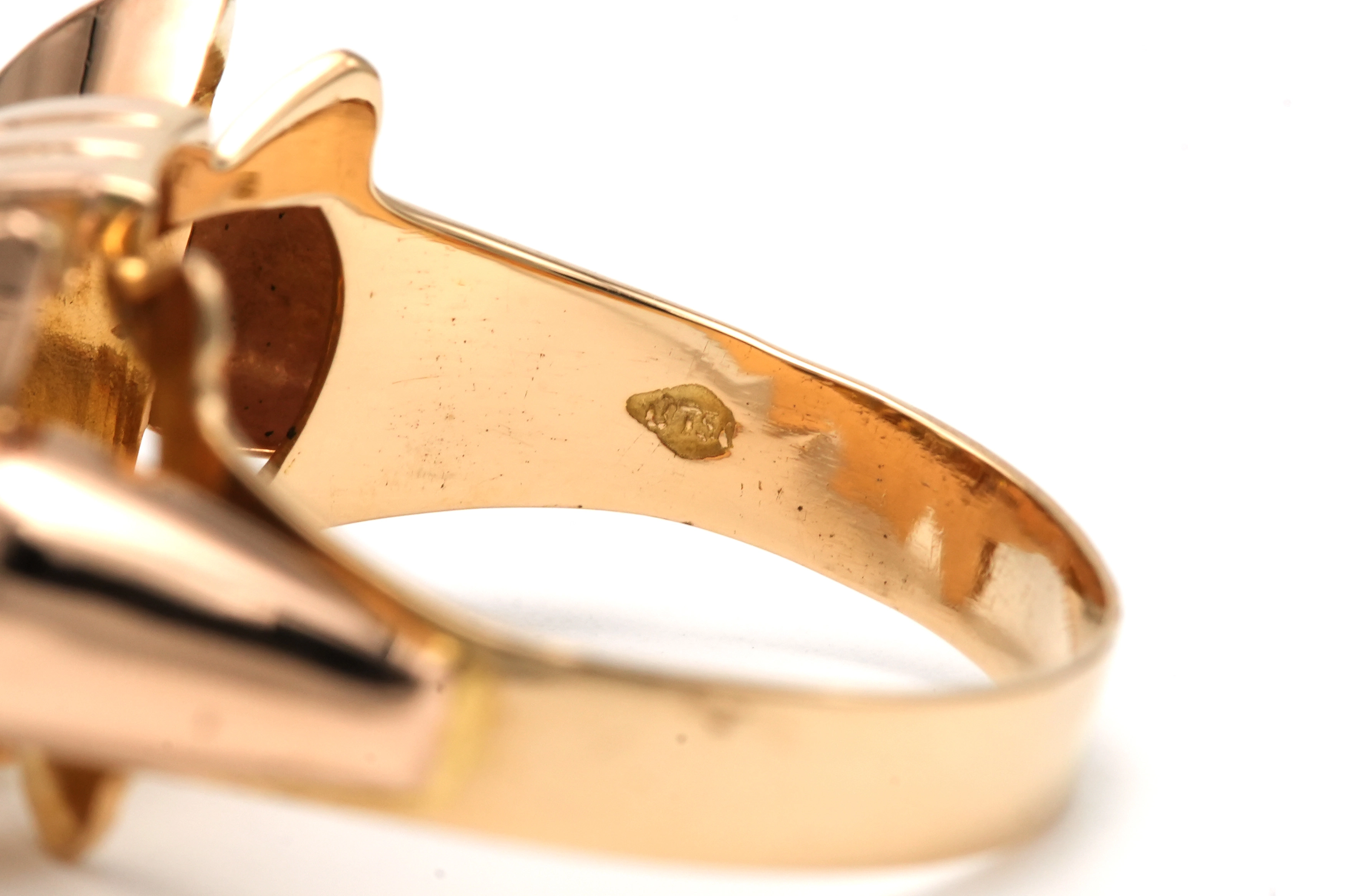 Bague Art Déco en or jaune 18 carats sertie d'un diamant taille "brillant" (+- 0.13ct) - 7