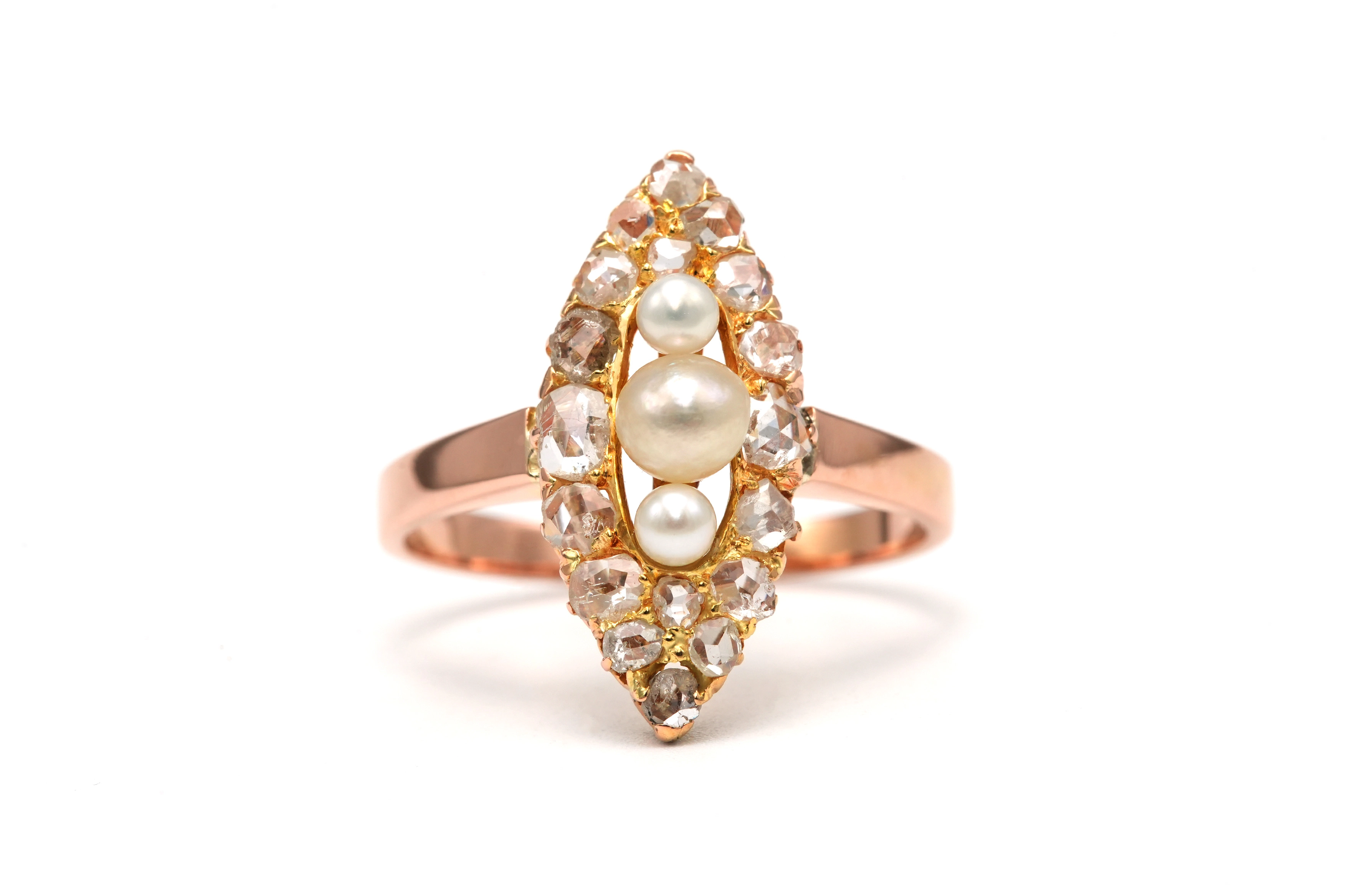 Bague Art Déco en or jaune 18 carats sertie de diamants taille "rose" et de perles - 1