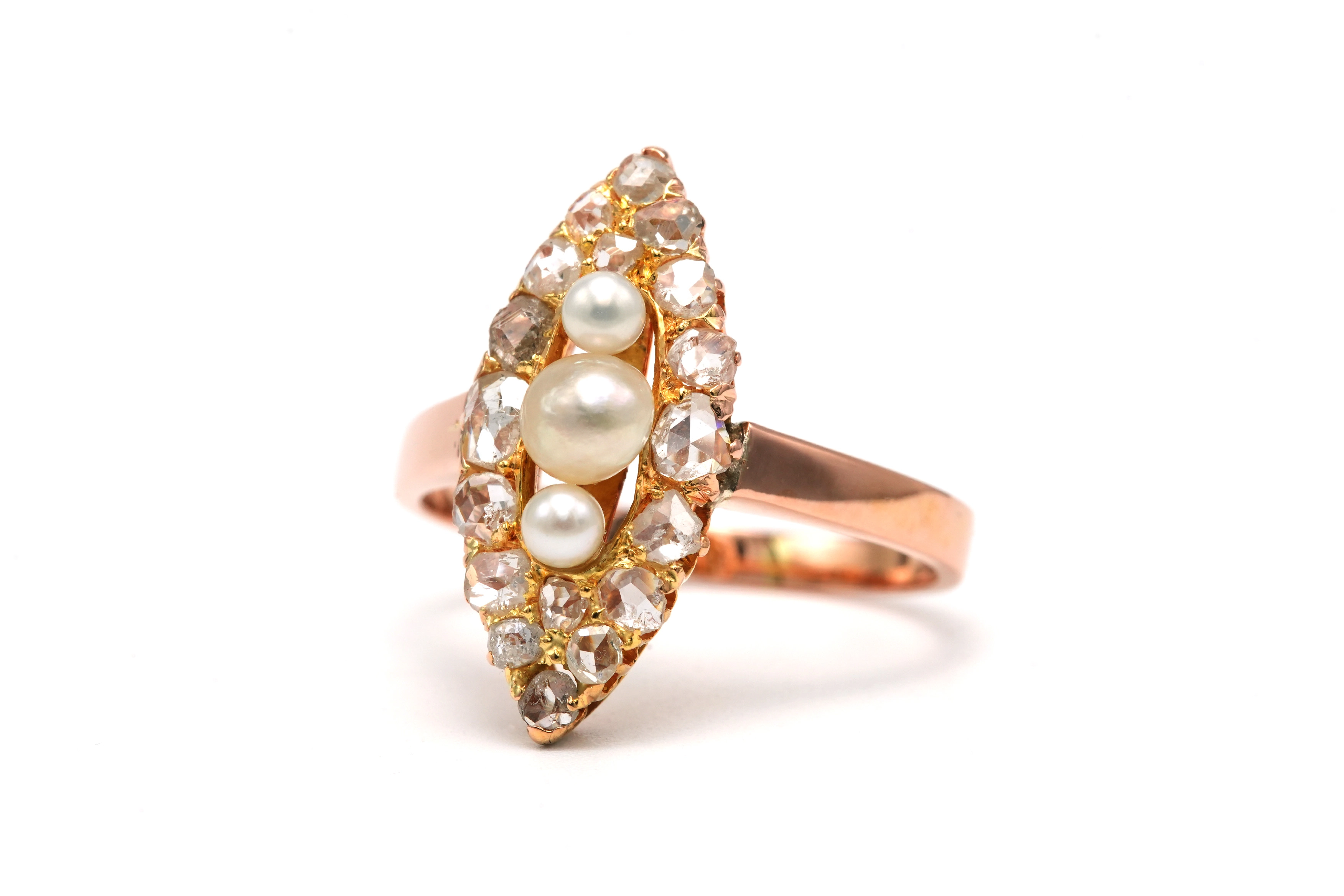Bague Art Déco en or jaune 18 carats sertie de diamants taille "rose" et de perles - 2