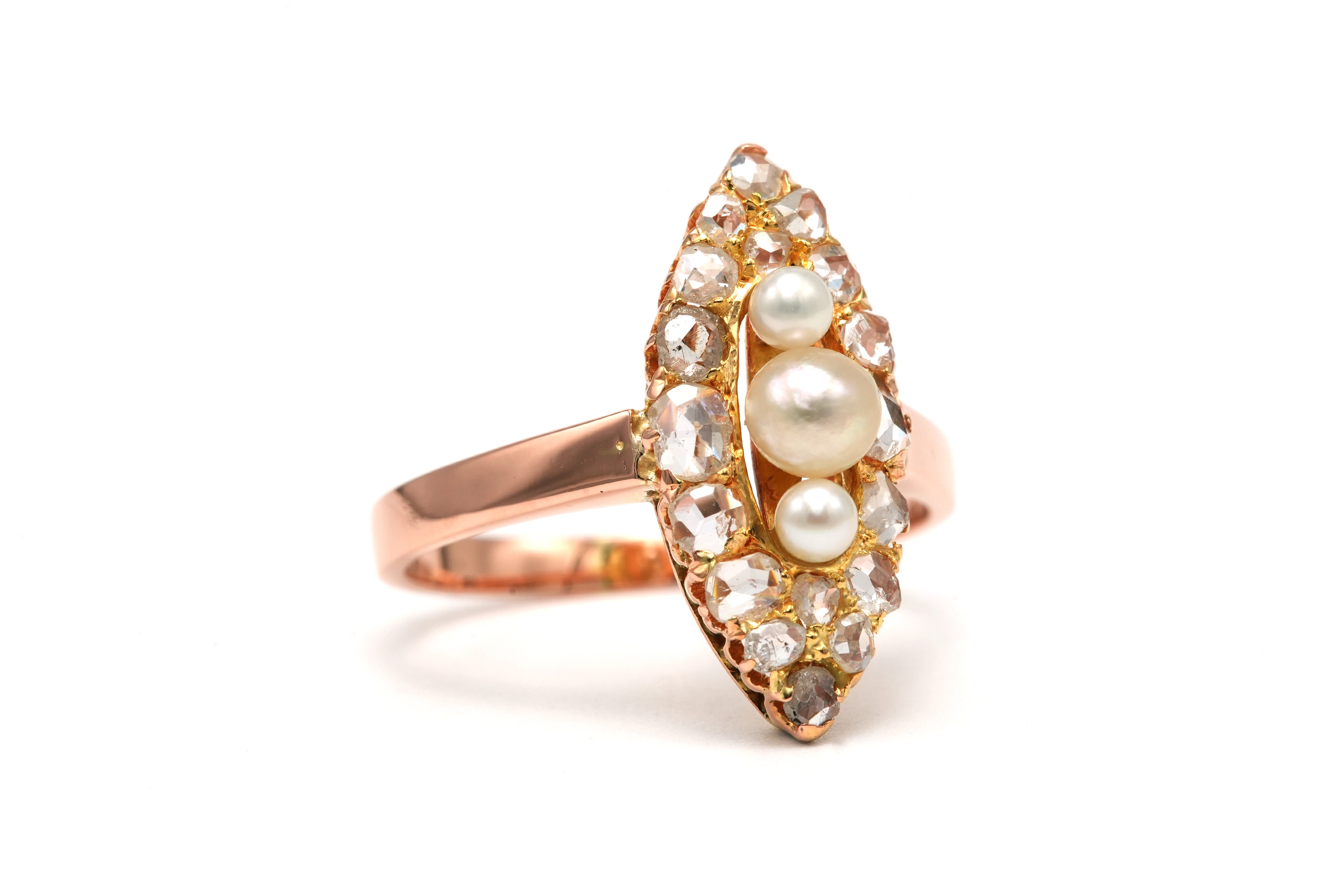 Bague Art Déco en or jaune 18 carats sertie de diamants taille "rose" et de perles - 6