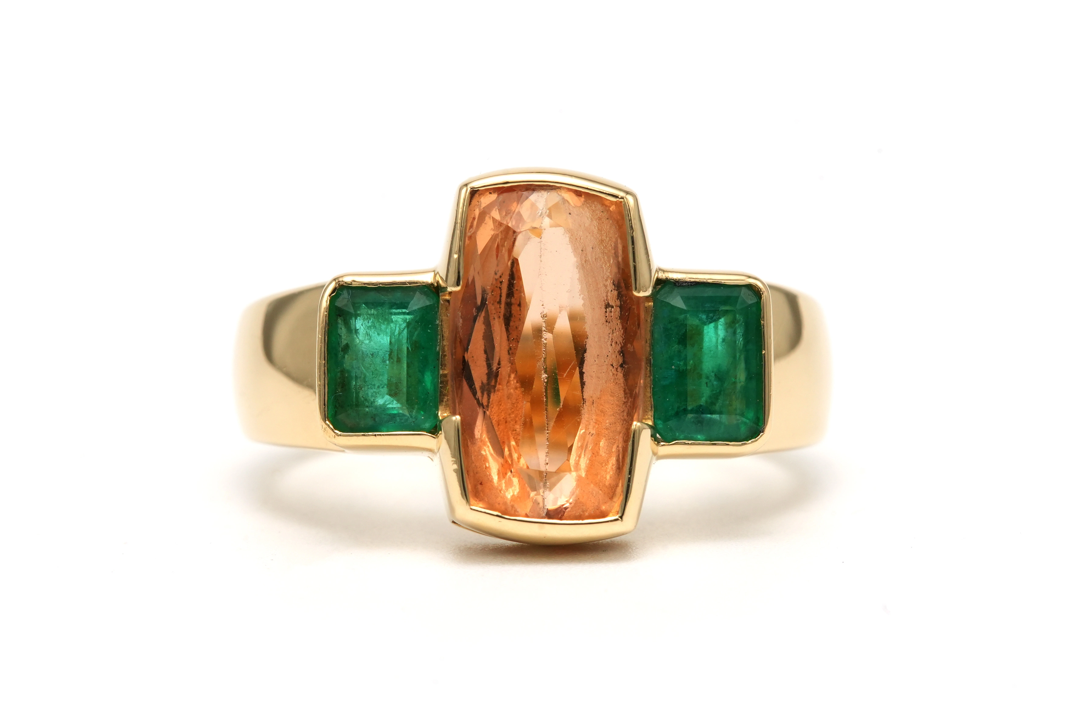 Bague contemporaine en or jaune 18 carats sertie d'émeraudes et d'une topaze - 1