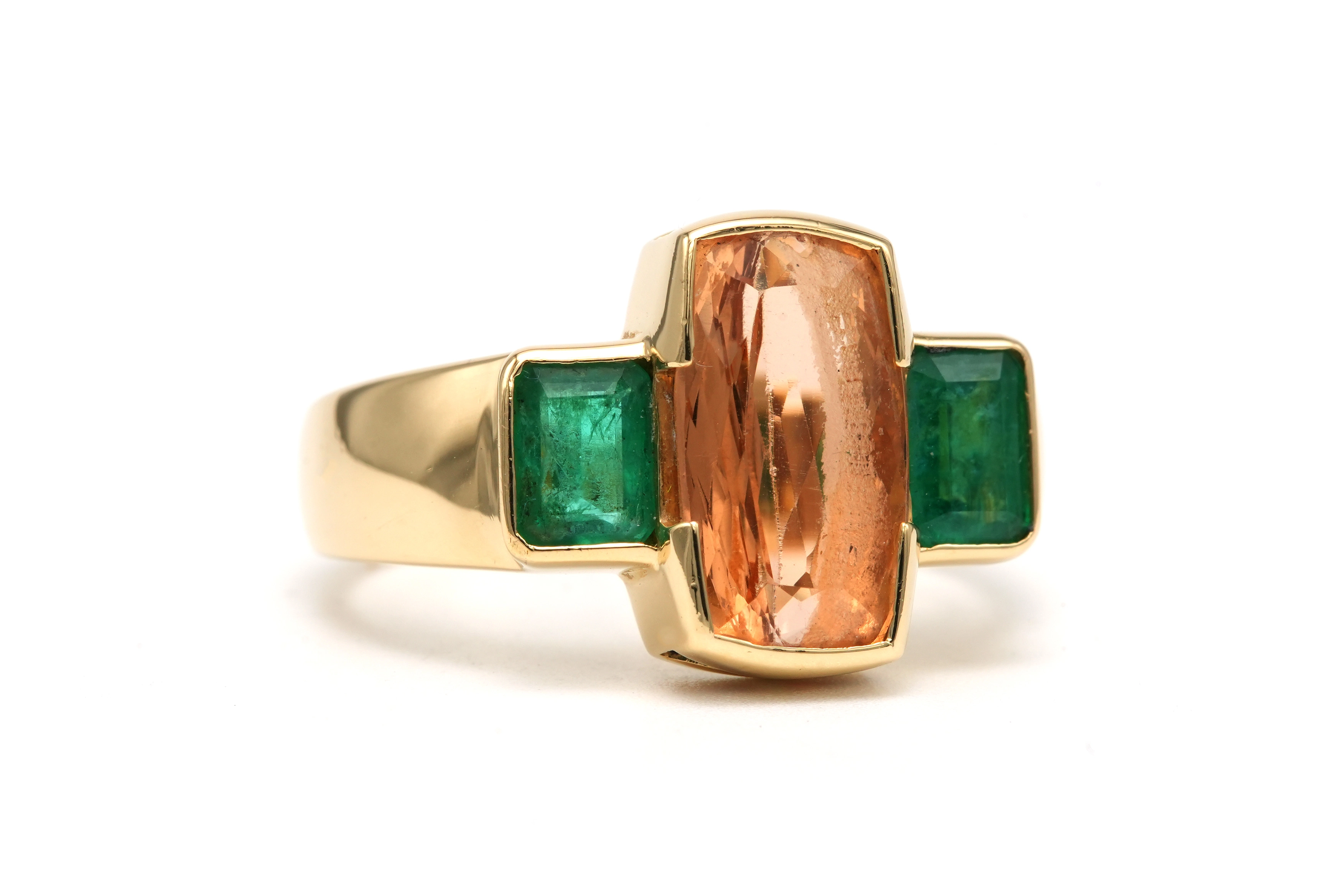 Bague contemporaine en or jaune 18 carats sertie d'émeraudes et d'une topaze - 6