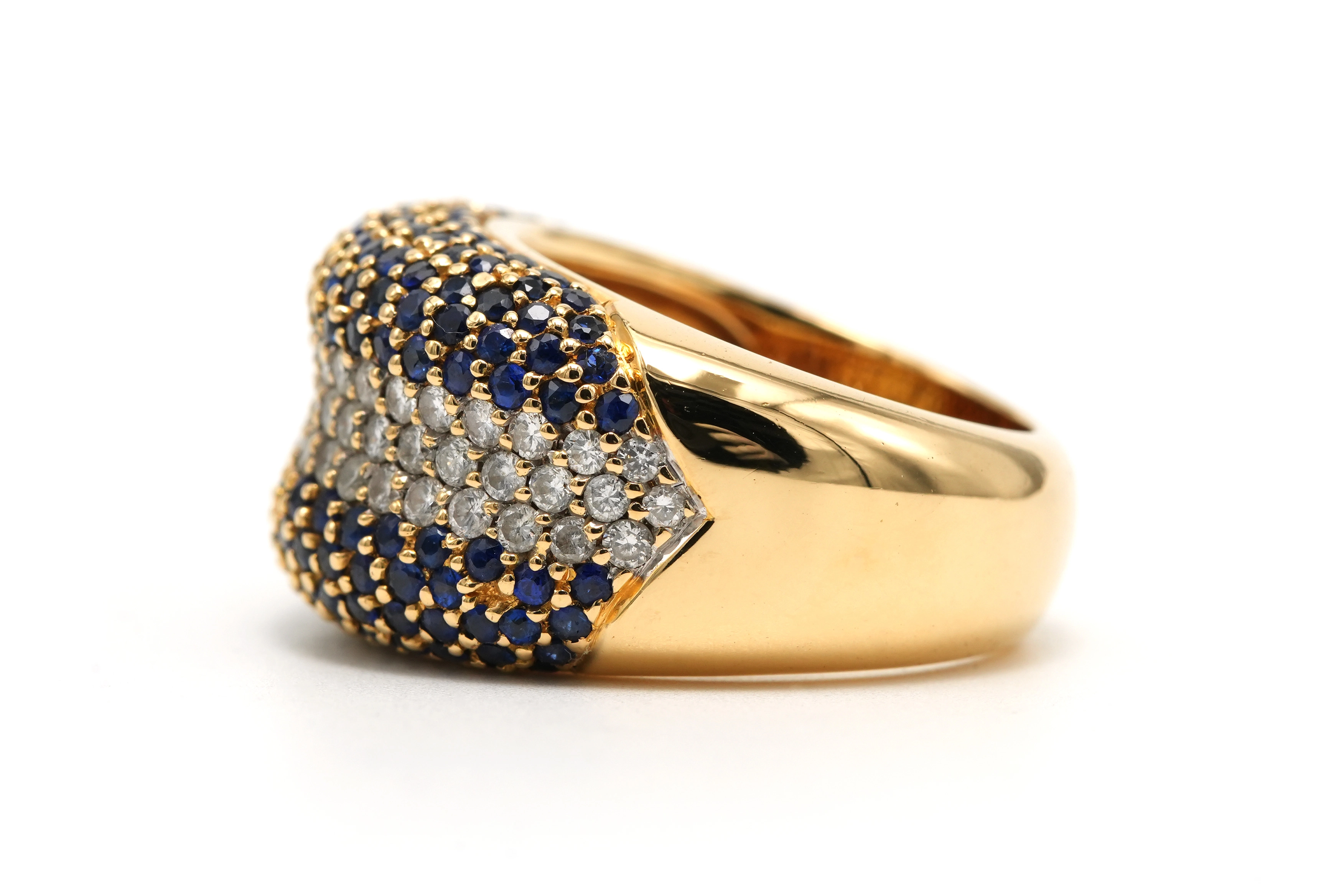 Bague contemporaine en or jaune 18 carats sertie de saphirs et de diamants taille "brillant" (+- 0.61ct) - 3