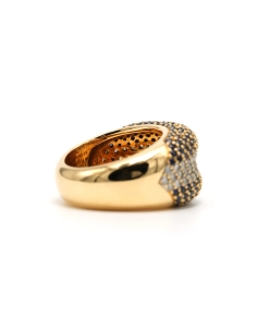 Bague contemporaine en or jaune 18 carats sertie de saphirs et de diamants taille "brillant" (+- 0.61ct) - 5