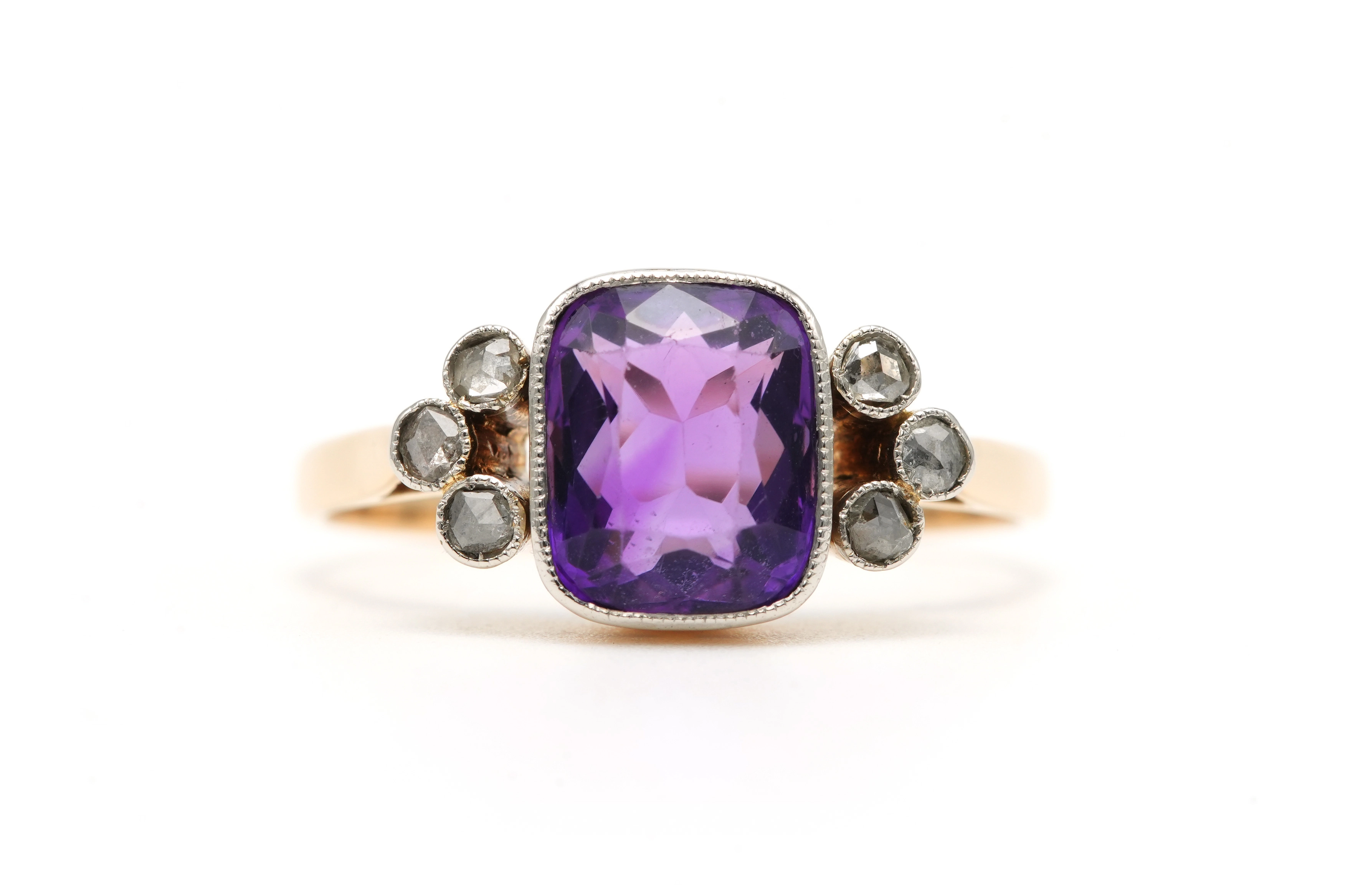 Bague Art Déco en or jaune 18 carats sertie d'une améthyste et de diamants taille "rose" - 1