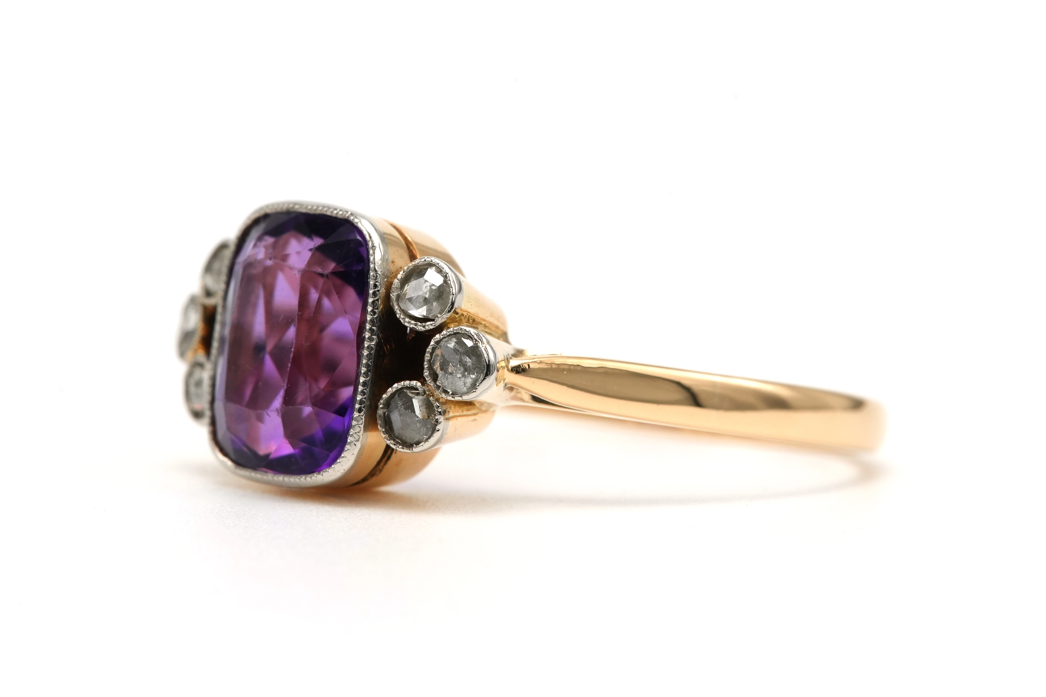 Bague Art Déco en or jaune 18 carats sertie d'une améthyste et de diamants taille "rose" - 2