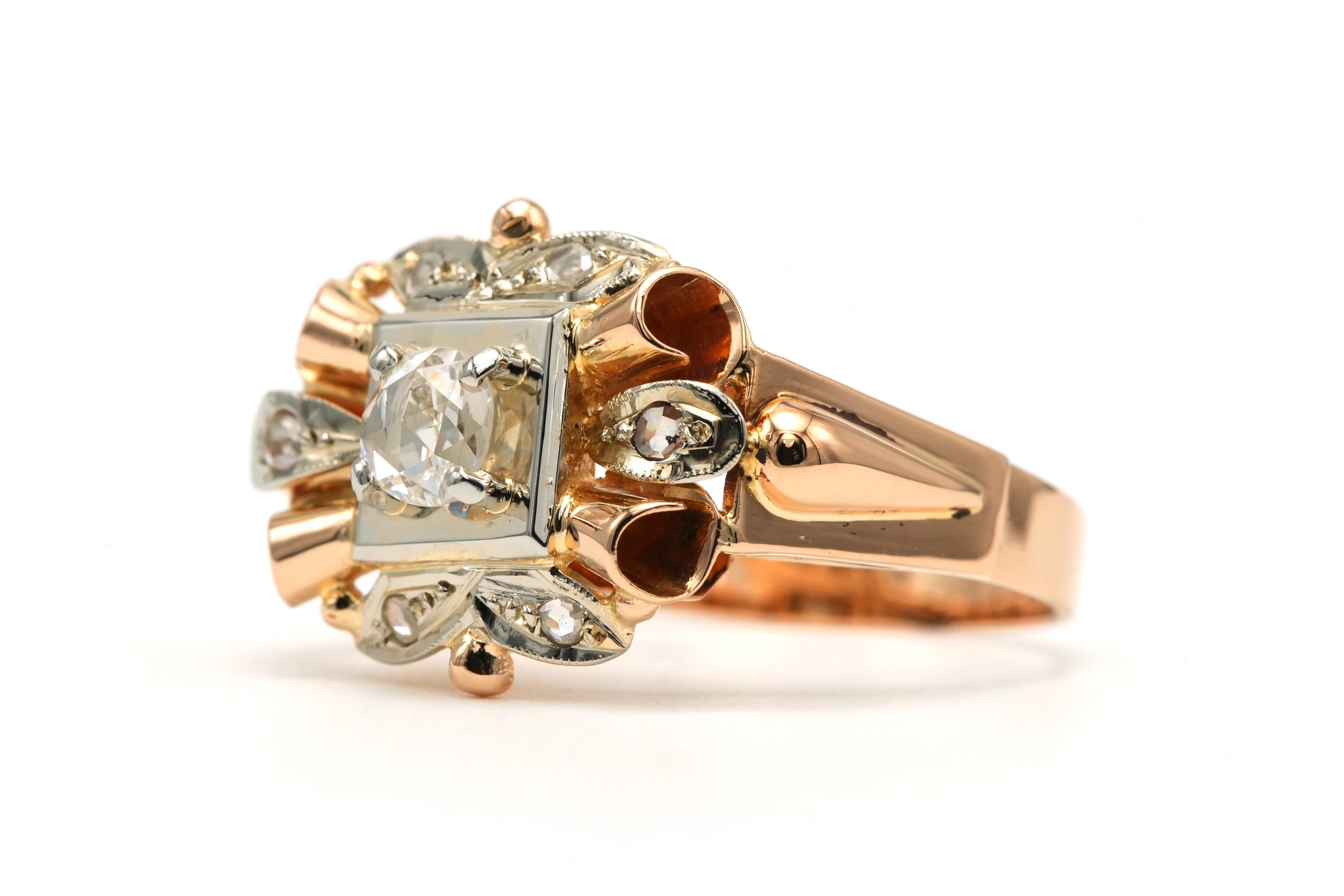 Bague Art Déco en or jaune et or blanc 18 carats sertie de diamants taille "rose" - 2