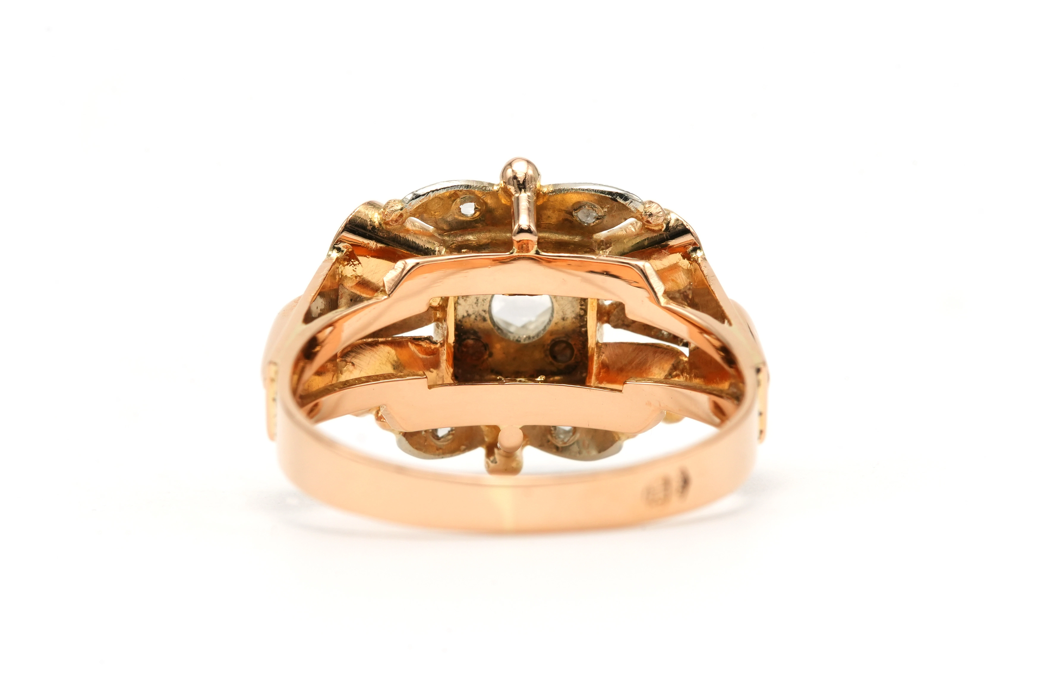 Bague Art Déco en or jaune et or blanc 18 carats sertie de diamants taille "rose" - 4