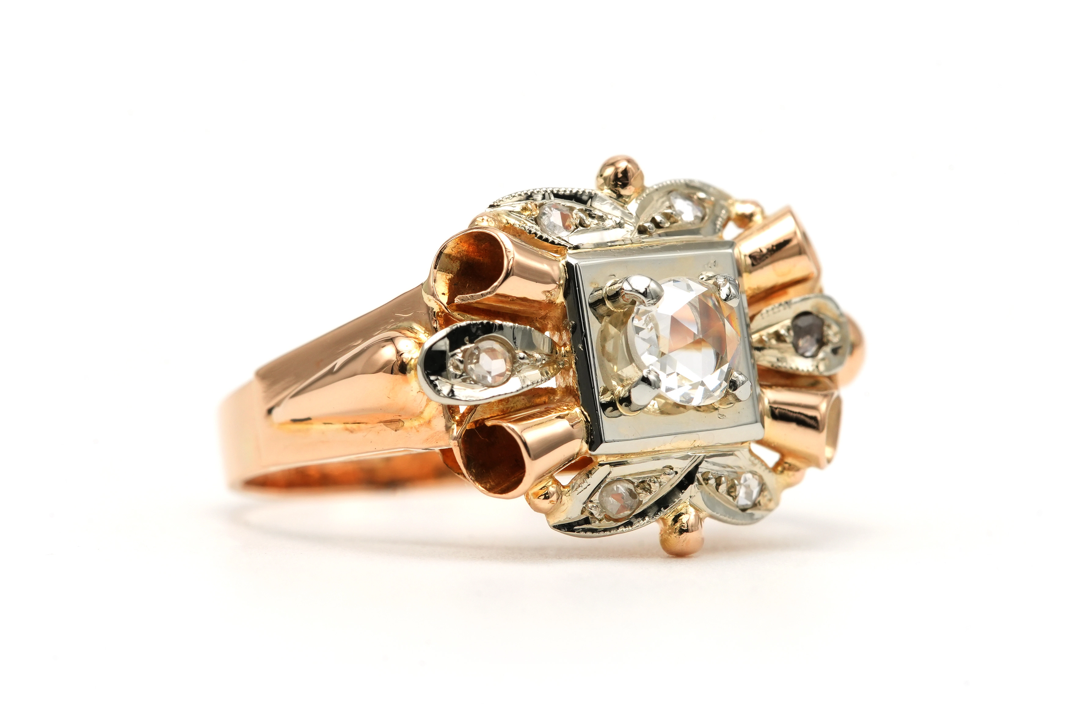 Bague Art Déco en or jaune et or blanc 18 carats sertie de diamants taille "rose" - 7