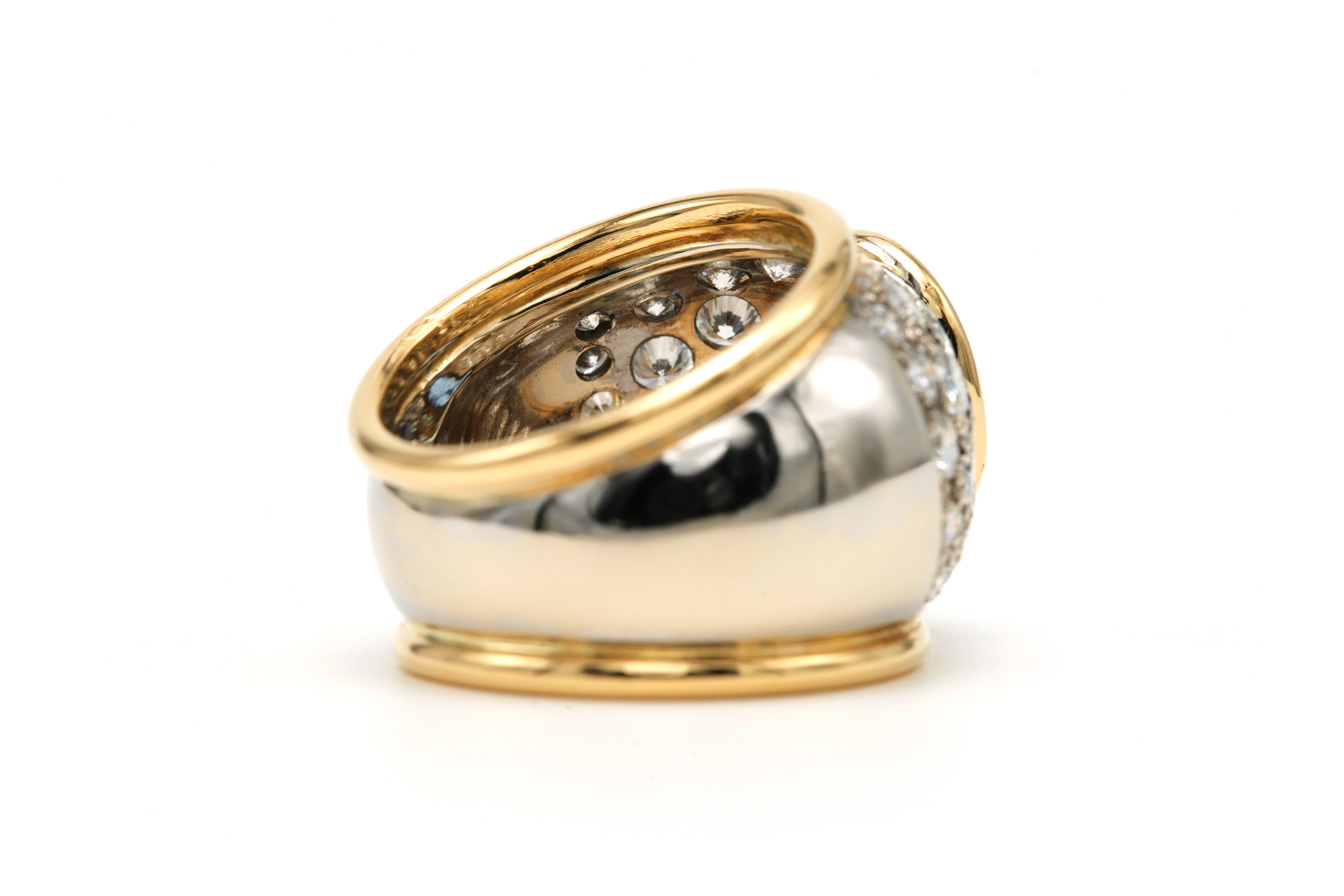 Bague contemporaine en or jaune et or blanc 18 carats sertie d'une topaze et de diamants taille "brillant" (+- 3.20ct) - 5