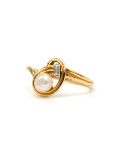 Bague contemporaine en or jaune 18 carats sertie d'une perle et d'un diamant taille "baguette" - 2