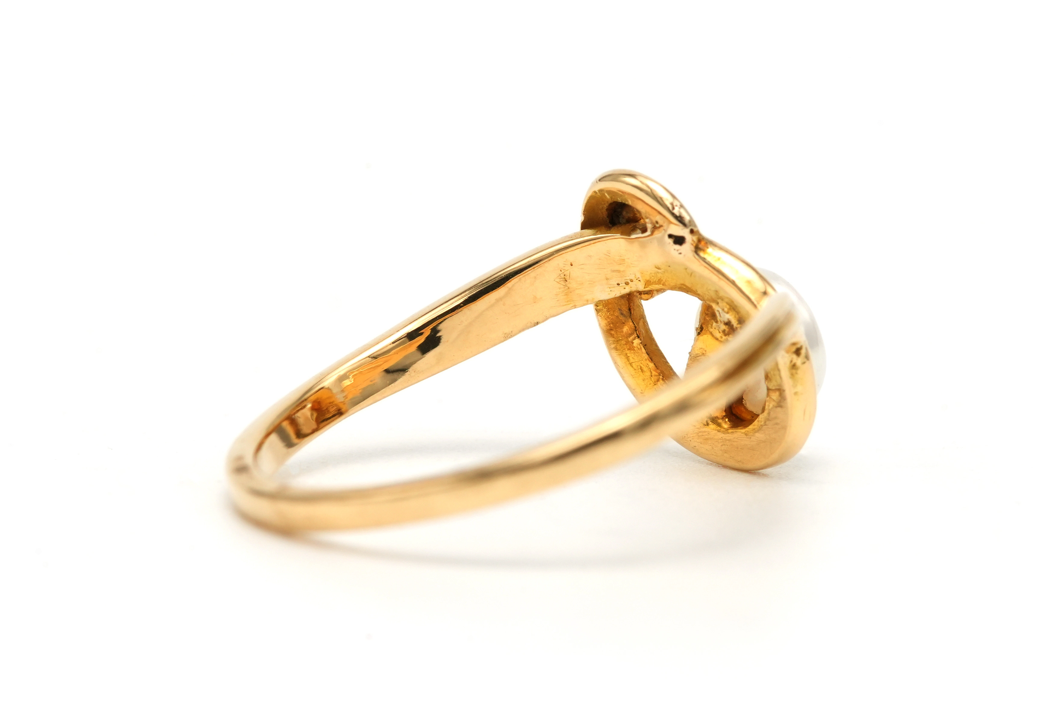 Bague contemporaine en or jaune 18 carats sertie d'une perle et d'un diamant taille "baguette" - 5