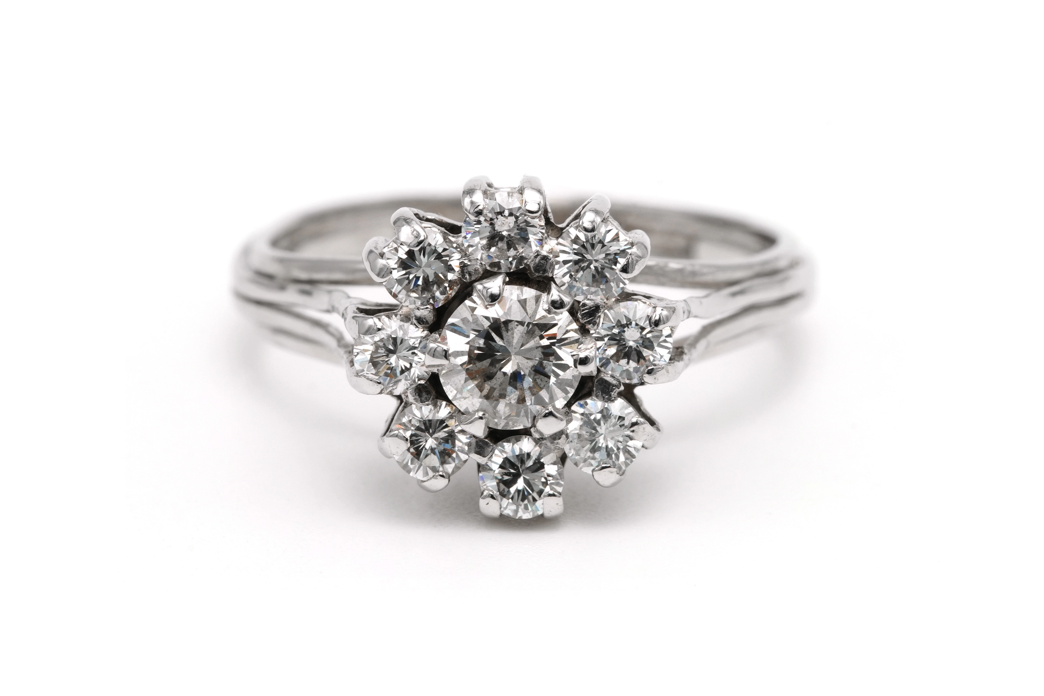 Bague contemporaine en or blanc 18 carats sertie de diamants taille "brillant" (+- 0.94 ct) - 1