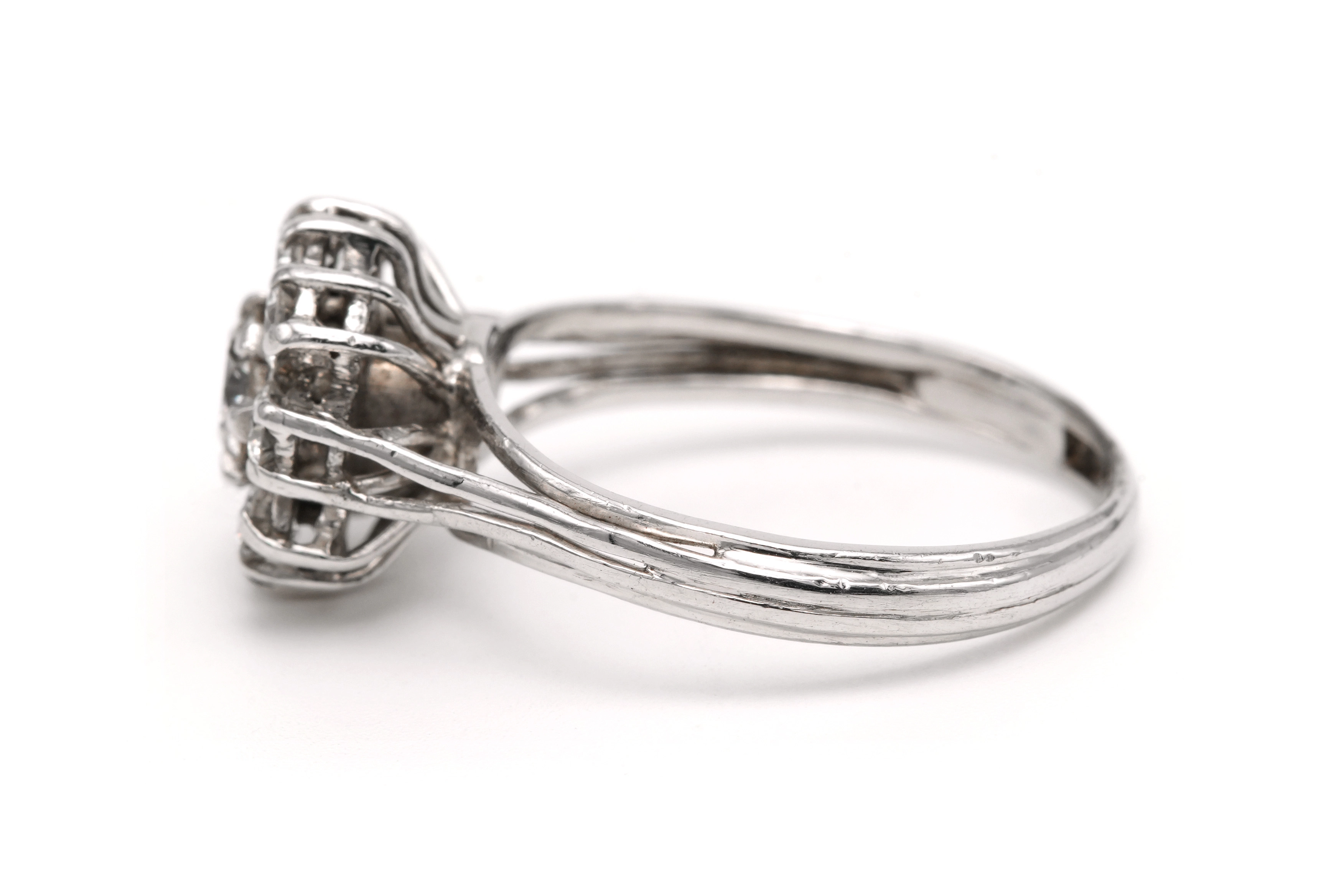 Bague contemporaine en or blanc 18 carats sertie de diamants taille "brillant" (+- 0.94 ct) - 3