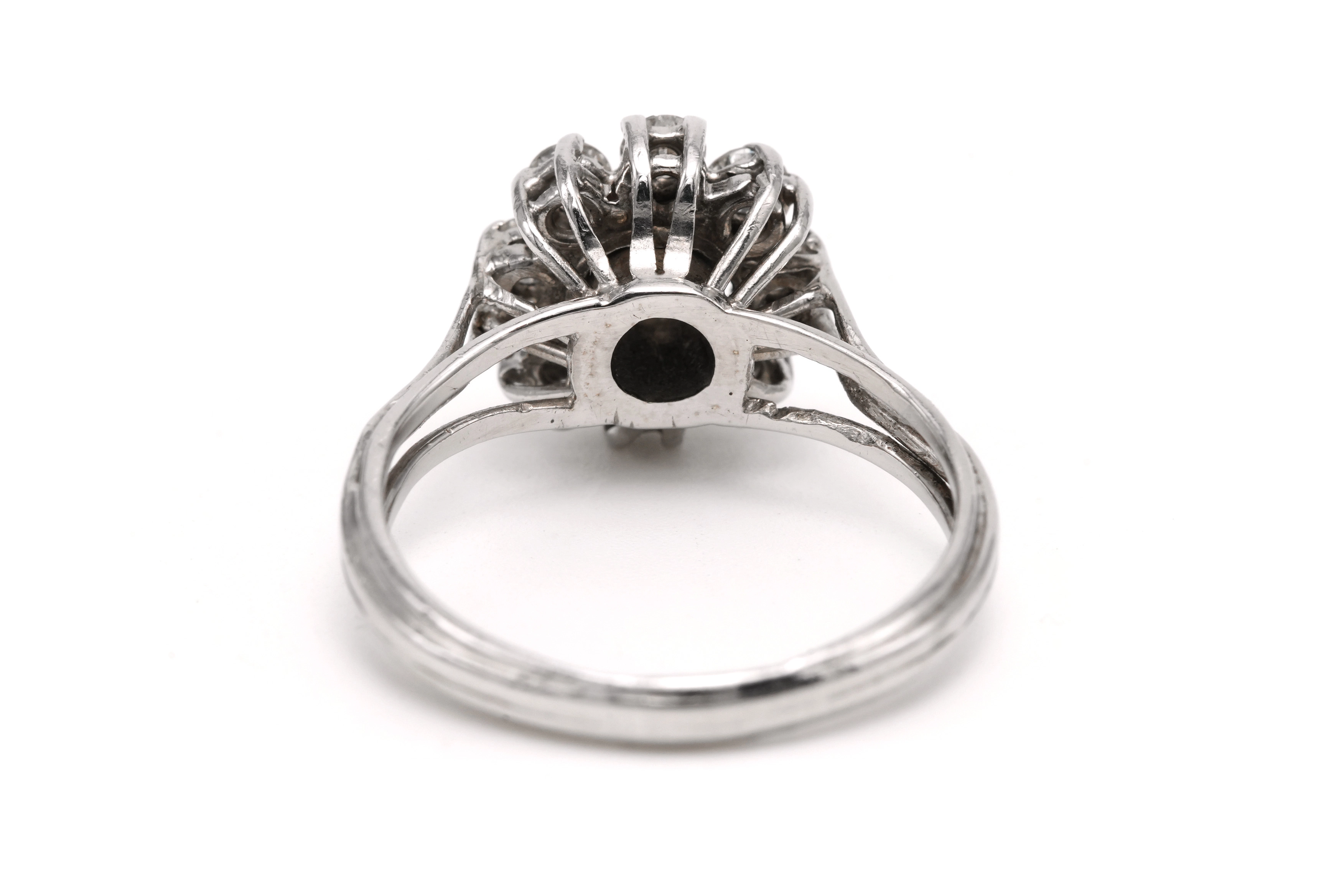 Bague contemporaine en or blanc 18 carats sertie de diamants taille "brillant" (+- 0.94 ct) - 4