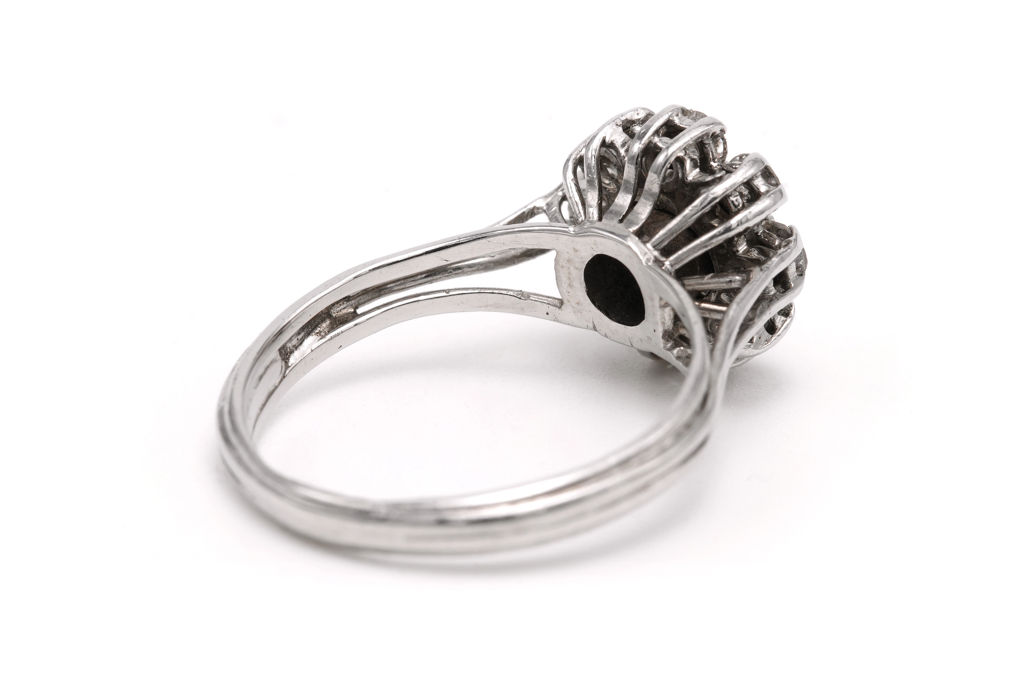 Bague contemporaine en or blanc 18 carats sertie de diamants taille "brillant" (+- 0.94 ct) - 5