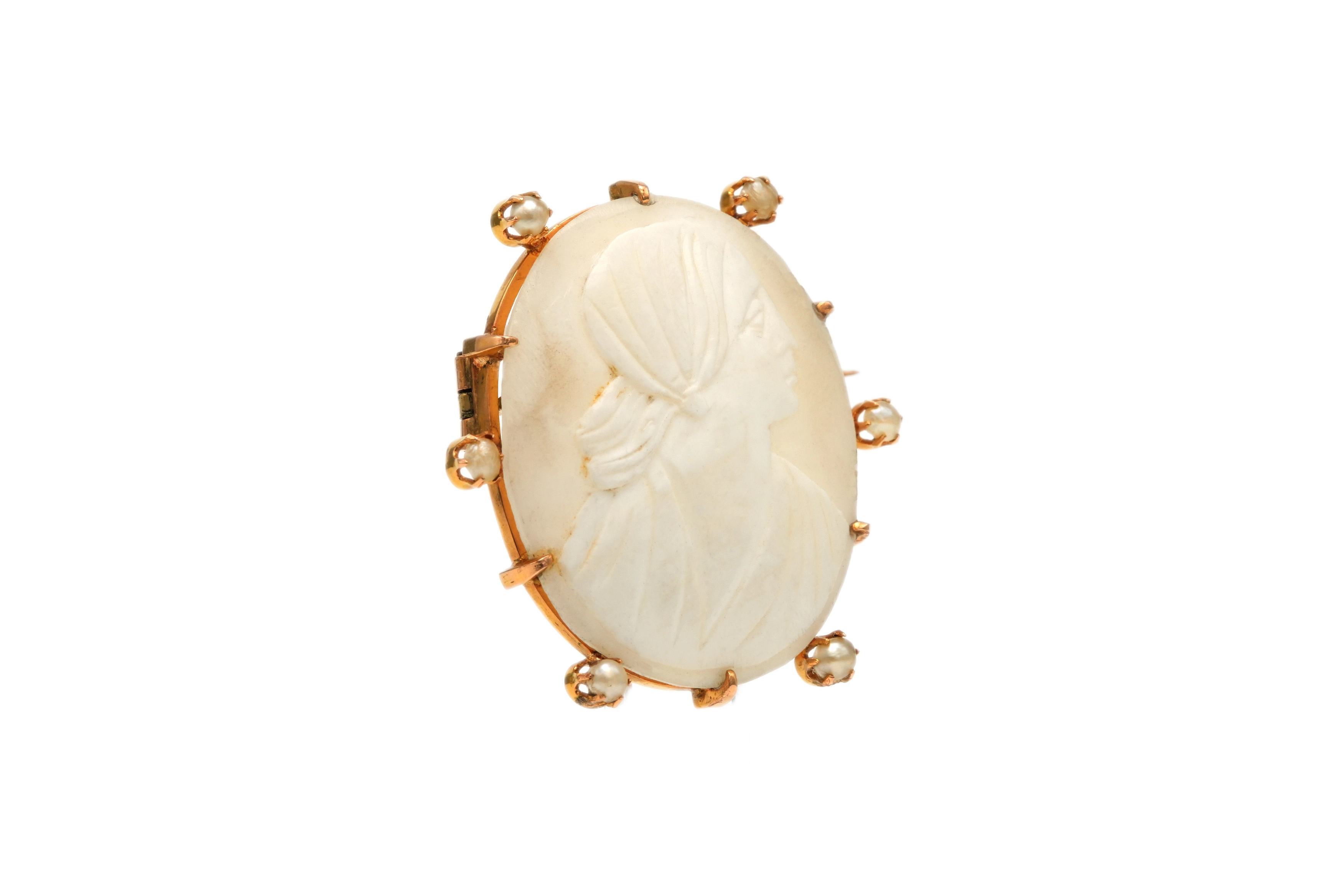 Broche Années 50 en or jaune 18 carats sertie de perles et d'un camée - 6