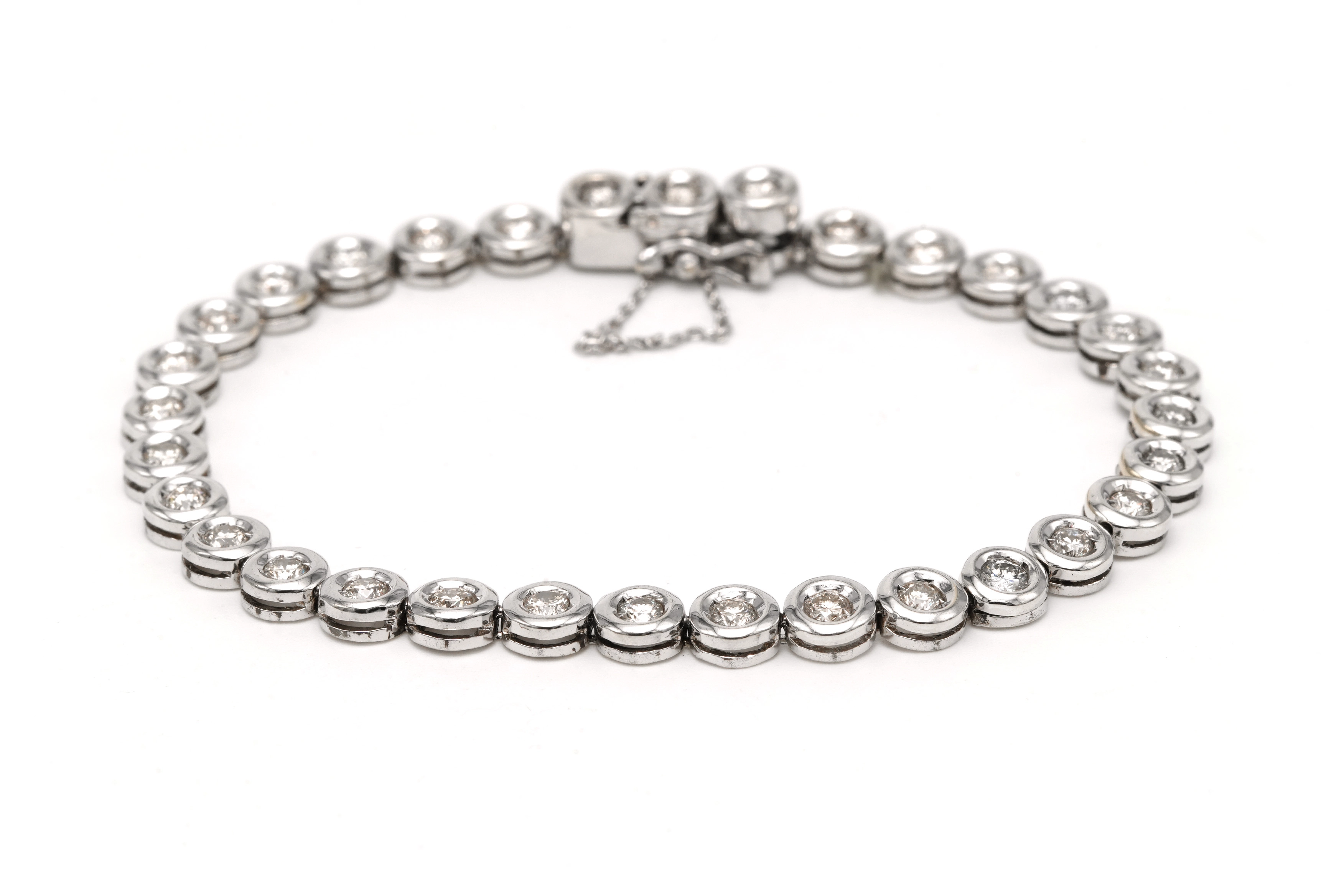 Bracelet contemporain en or blanc 18 carats serti de diamants taille "brillant" (+- 2.56 ct) - 1