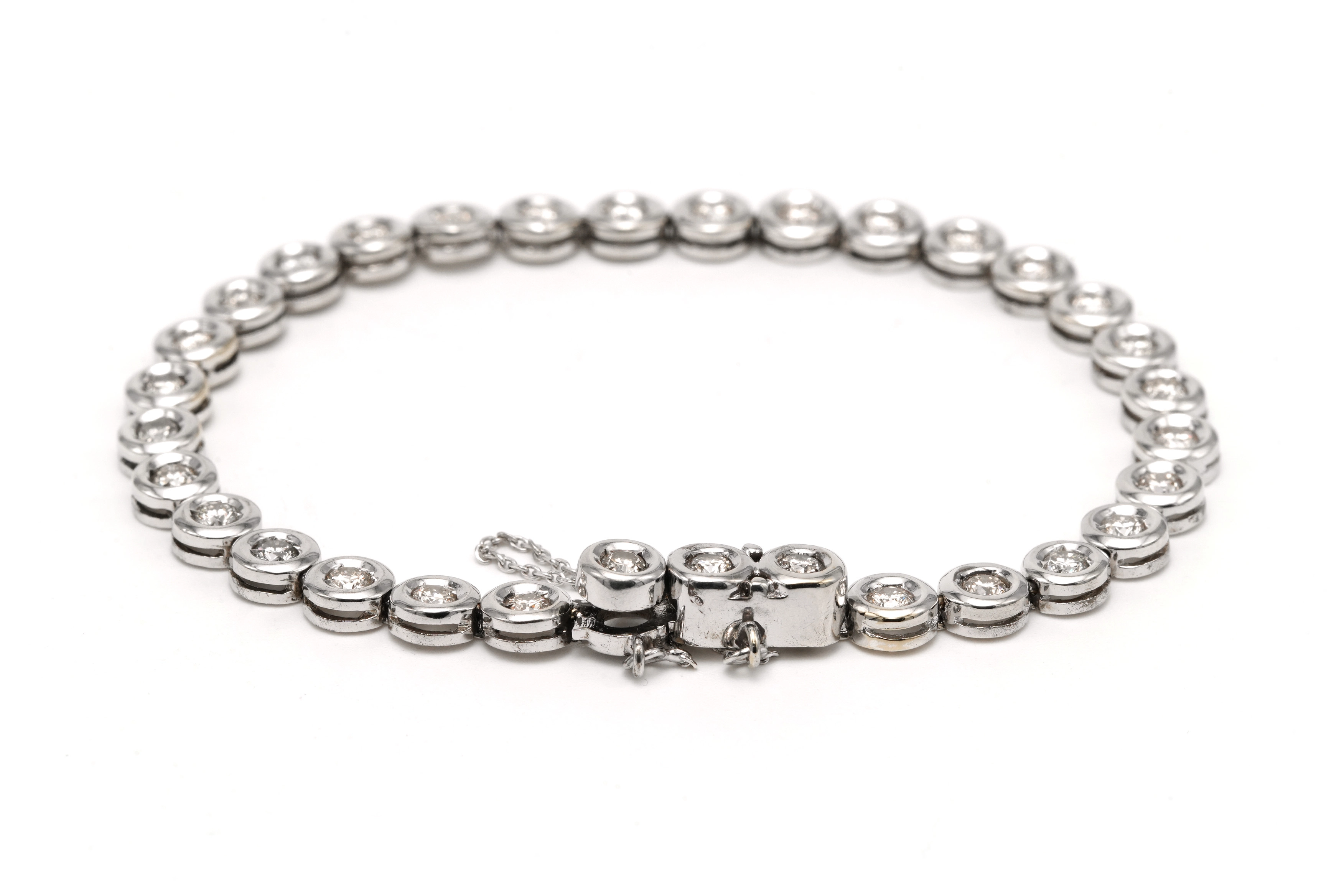 Bracelet contemporain en or blanc 18 carats serti de diamants taille "brillant" (+- 2.56 ct) - 3