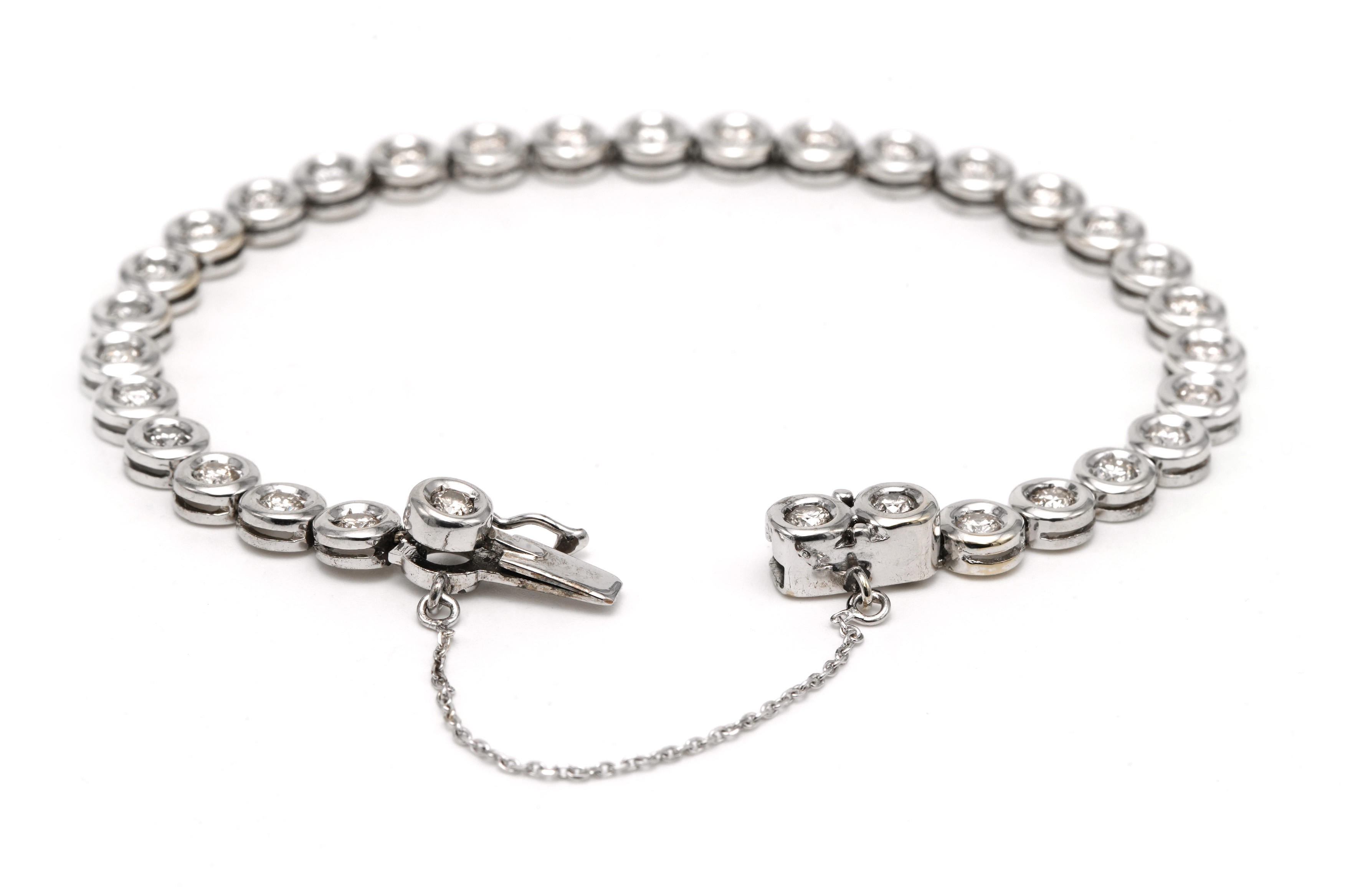 Bracelet contemporain en or blanc 18 carats serti de diamants taille "brillant" (+- 2.56 ct) - 4